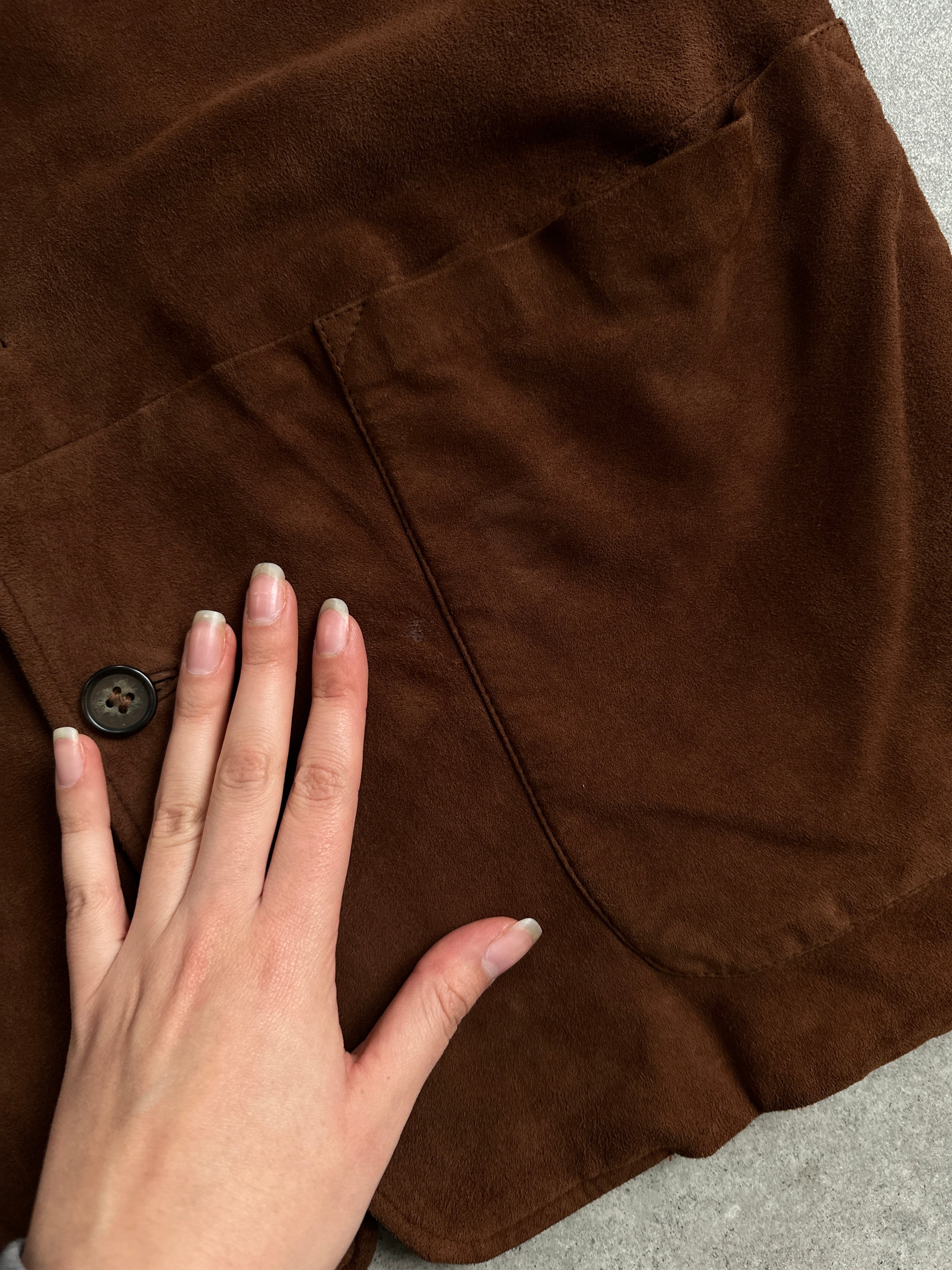 Vintage relaxed suede blazer in XL, stylish leather jacket with soft texture and classic design, suitable for casual or dressy wear.