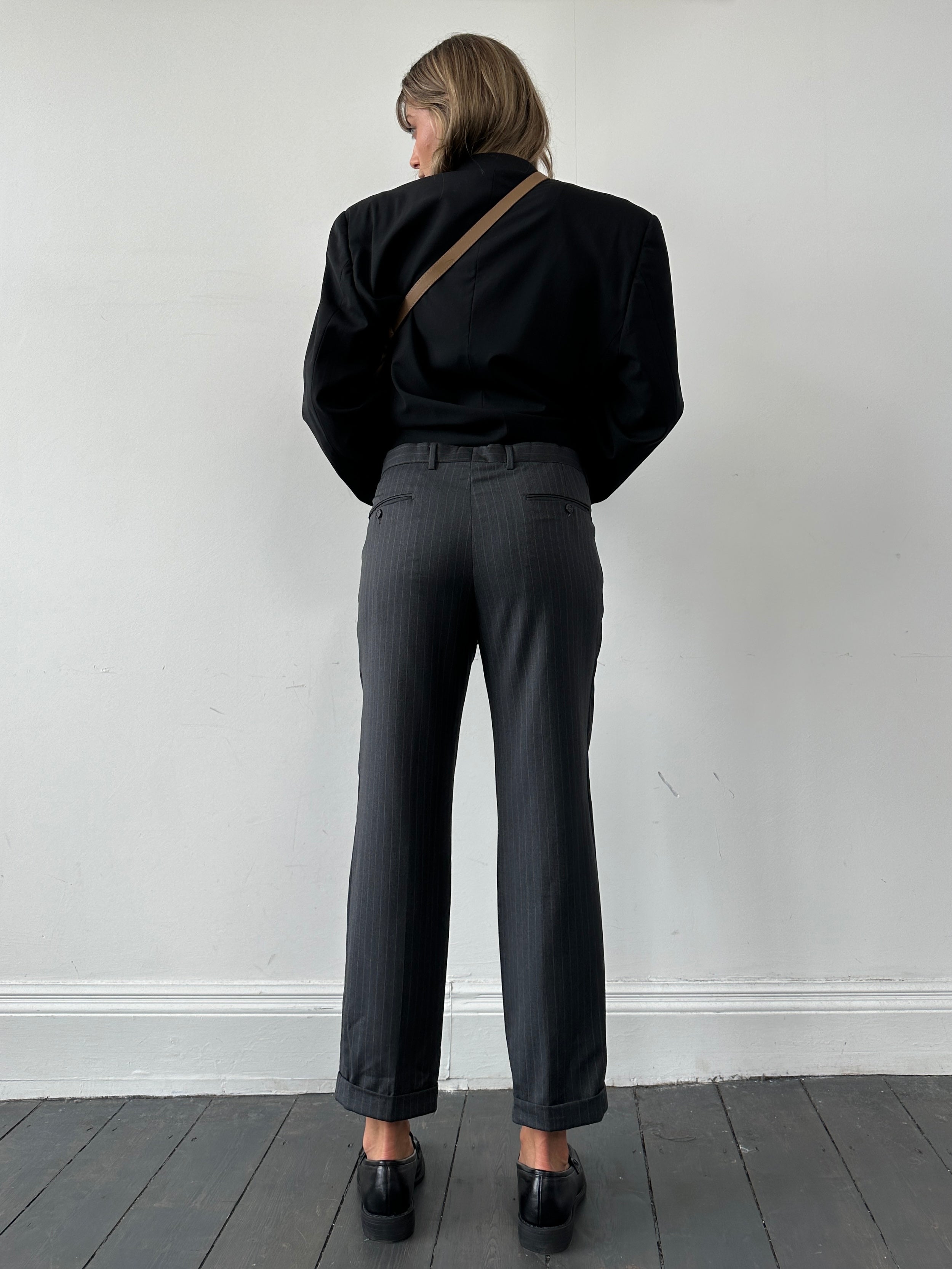 Aquascutum pinstripe pure wool tailored trousers in size W32, featuring a classic fit and professional design.