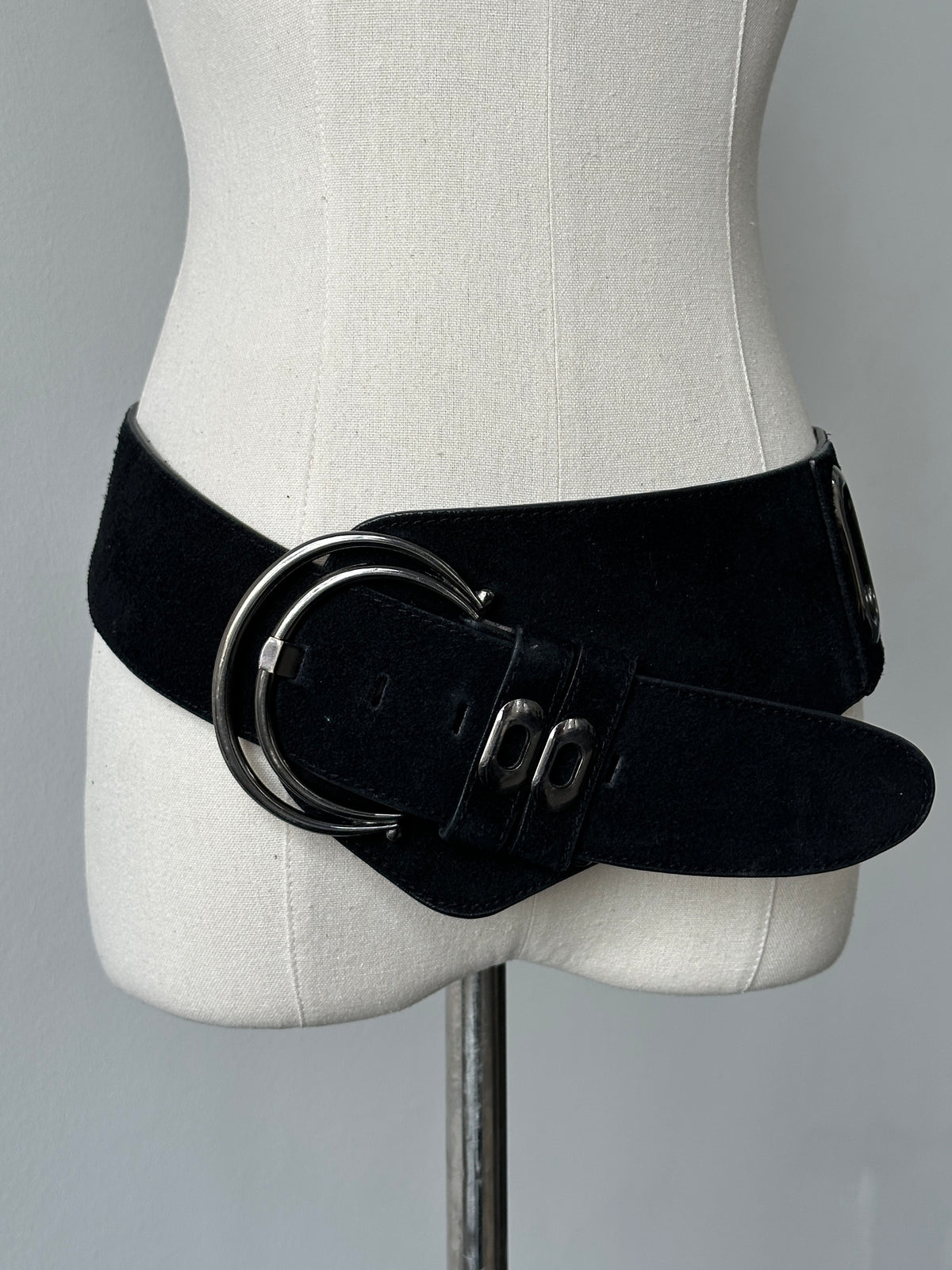 Vintage 1990s suede chunky belt, size W33-37, with wide strap and classic buckle, displayed on a neutral background for fashion style.