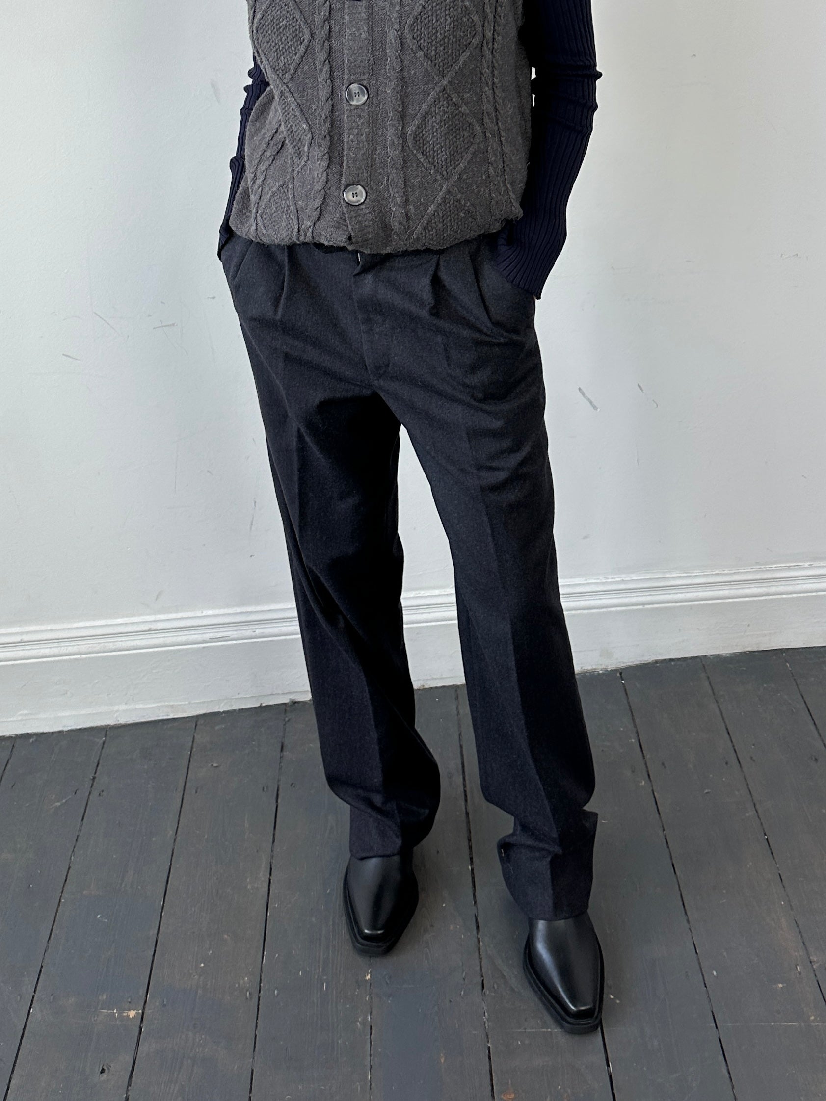 Burberry Pure Wool straight-leg pleated trousers in W30, showing the tailored fit and classic design of the wool trousers.