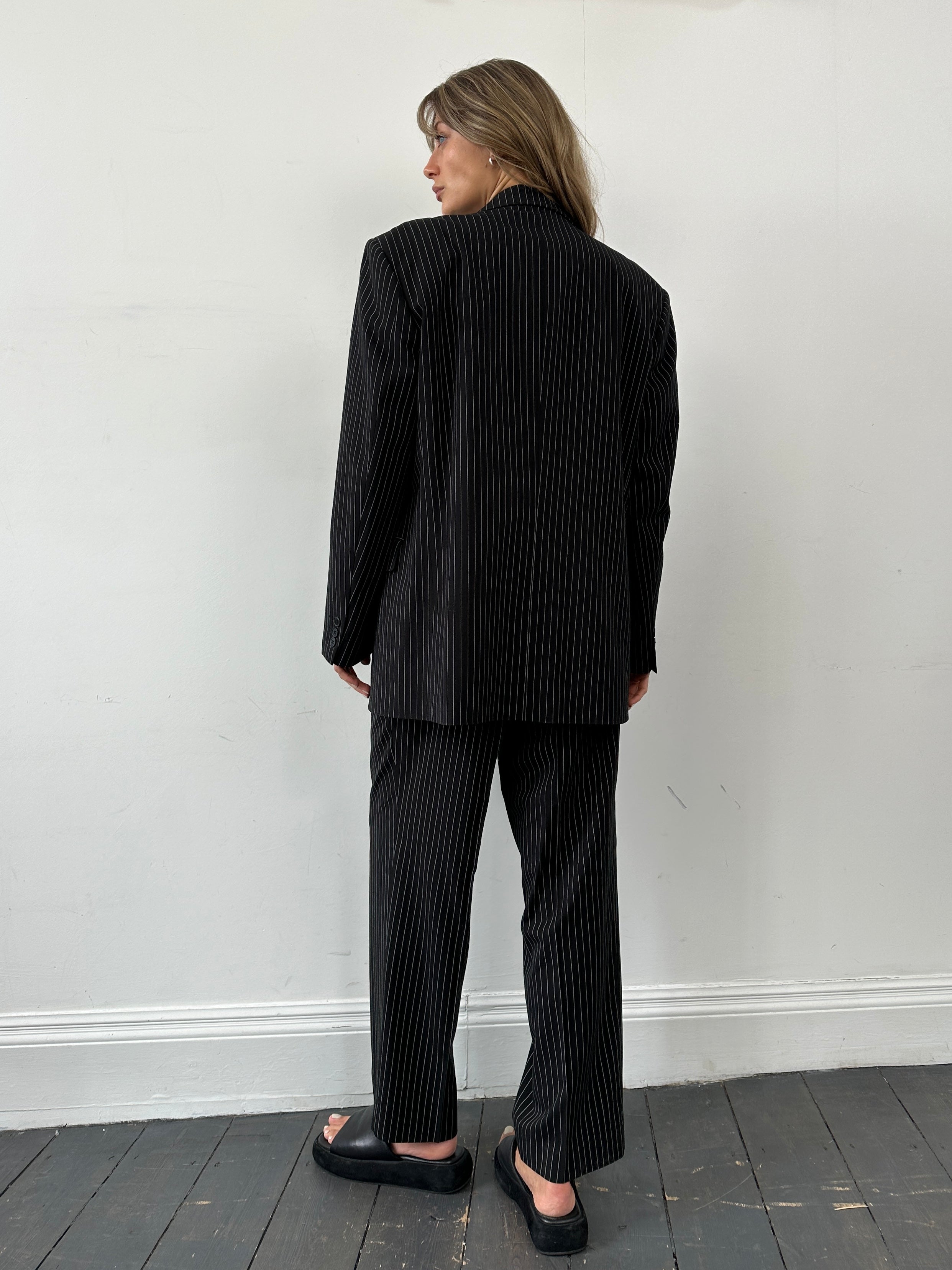 Vintage pinstripe single-breasted jumpsuit for men, size 40R/W36, featuring a classic vintage suit style and tailored fit.