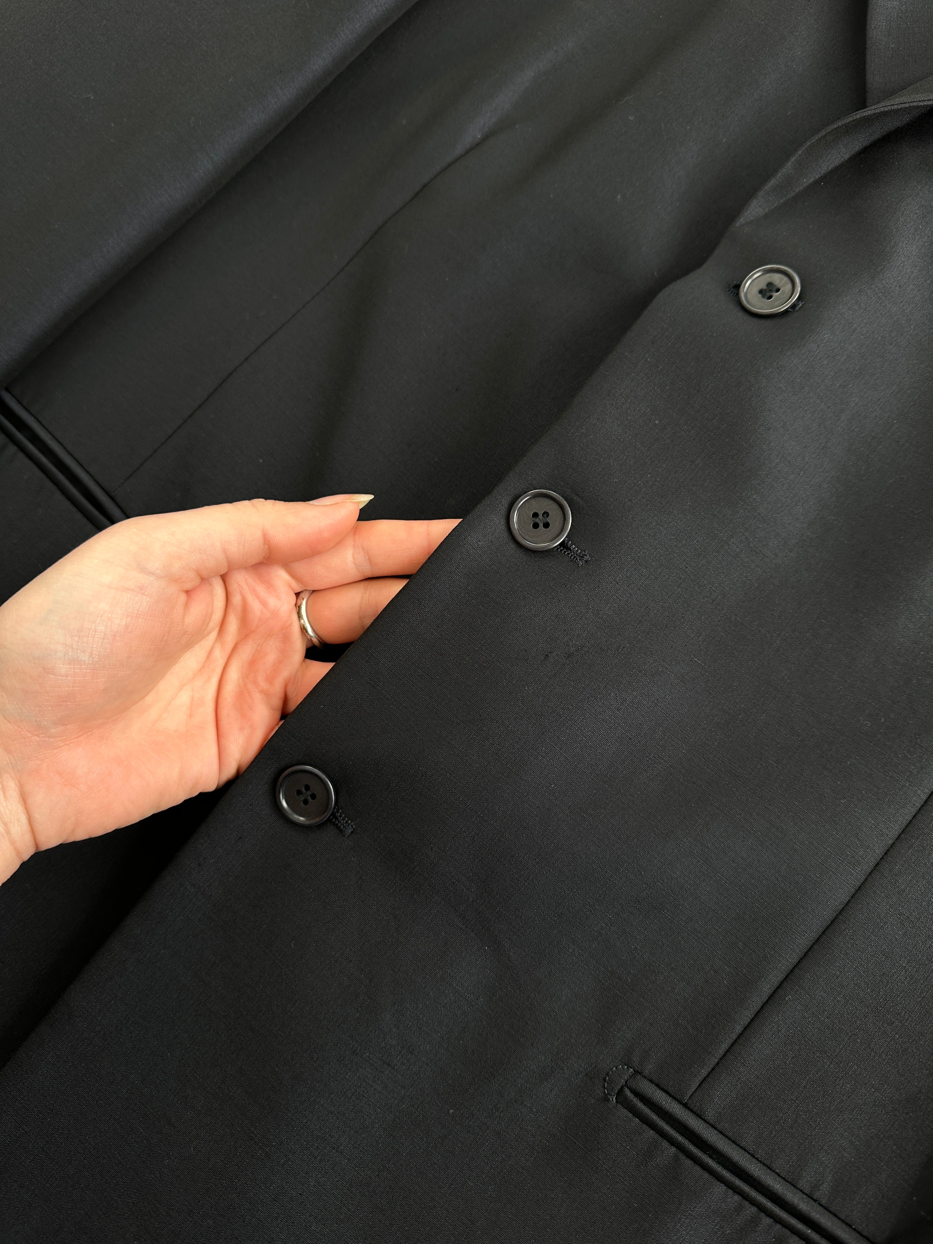 Vintage Italian single-breasted blazer in size 46R/XL, featuring classic tailored design and timeless style.