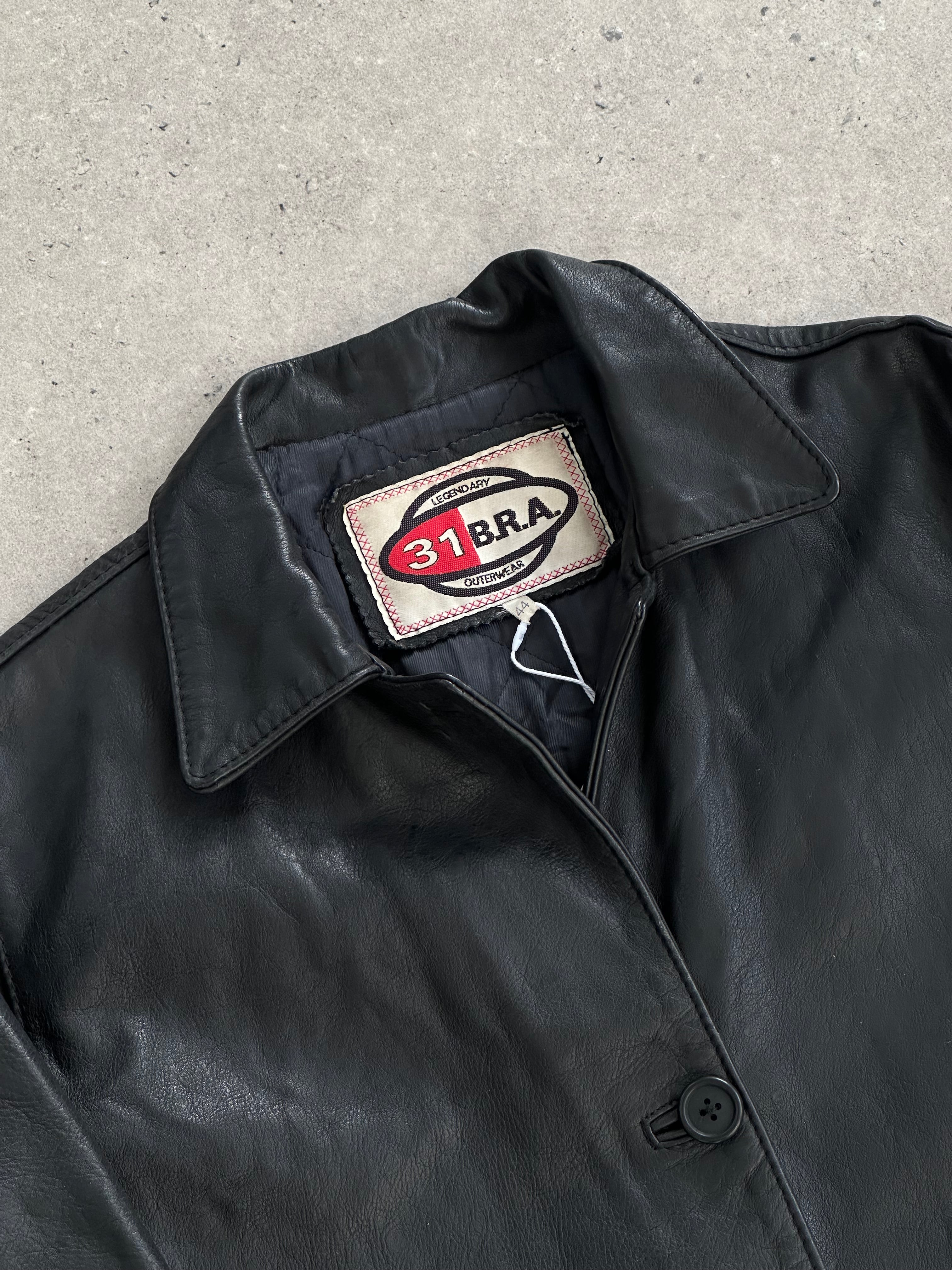 Vintage leather jacket in size M, featuring classic design and rich leather texture, displayed on a neutral background.