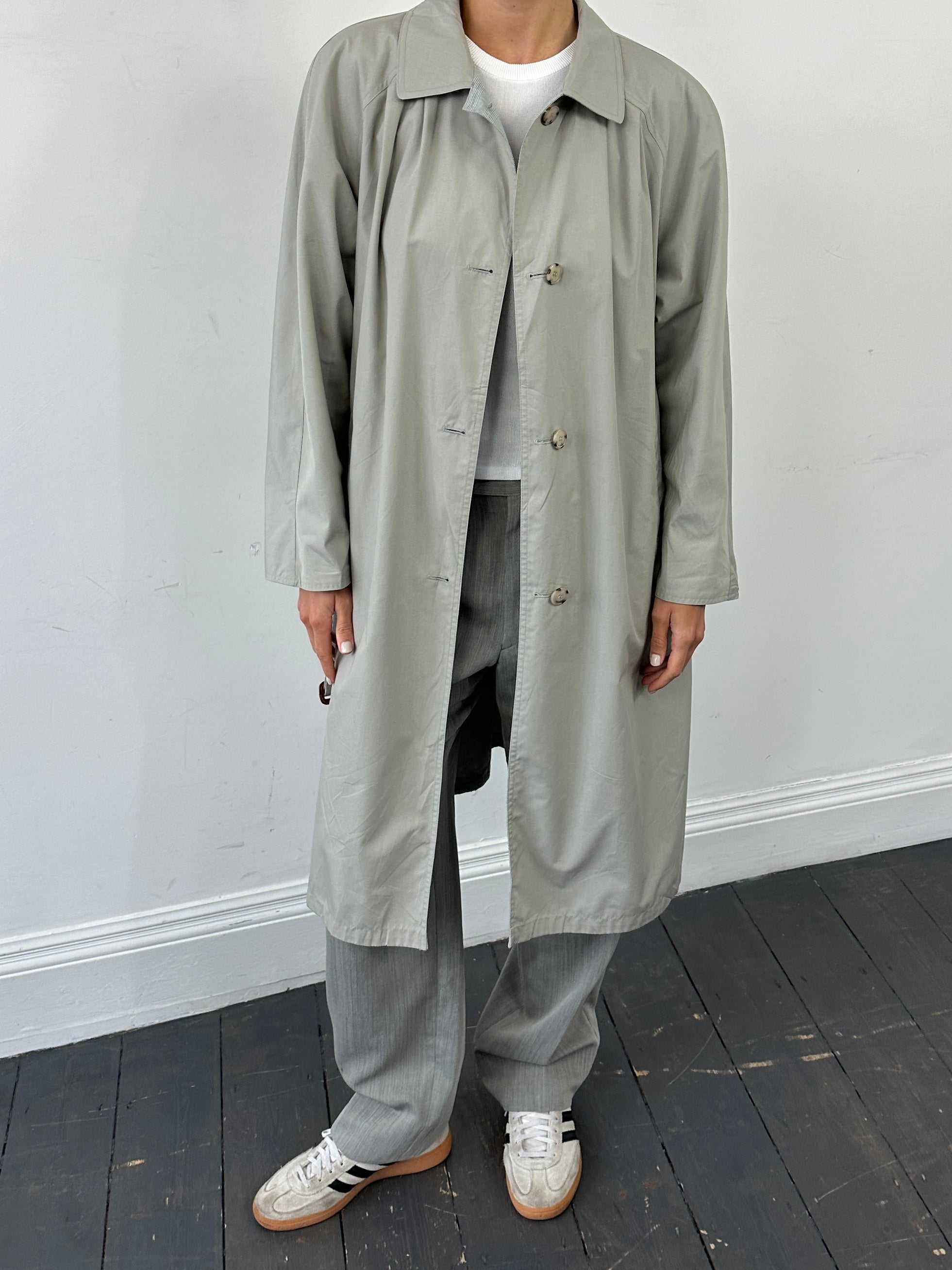 Vintage reversible trench coat in check pattern, showerproof and belted, shown in size L with classic design and double-breasted style.