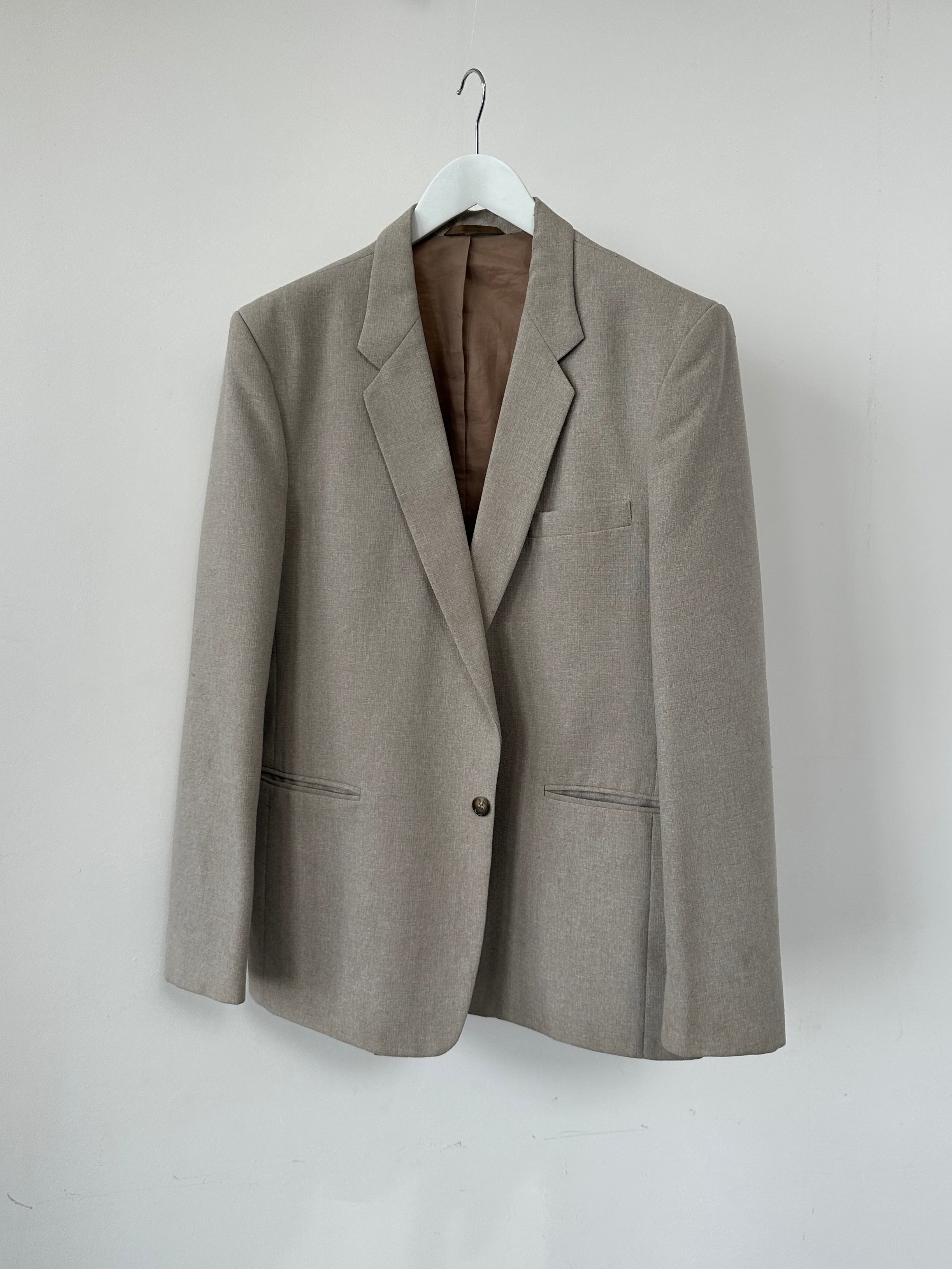 Vintage British Vintage minimal blazer in size L, tailored fit, classic lapels, and neutral color, perfect for smart casual outfits.