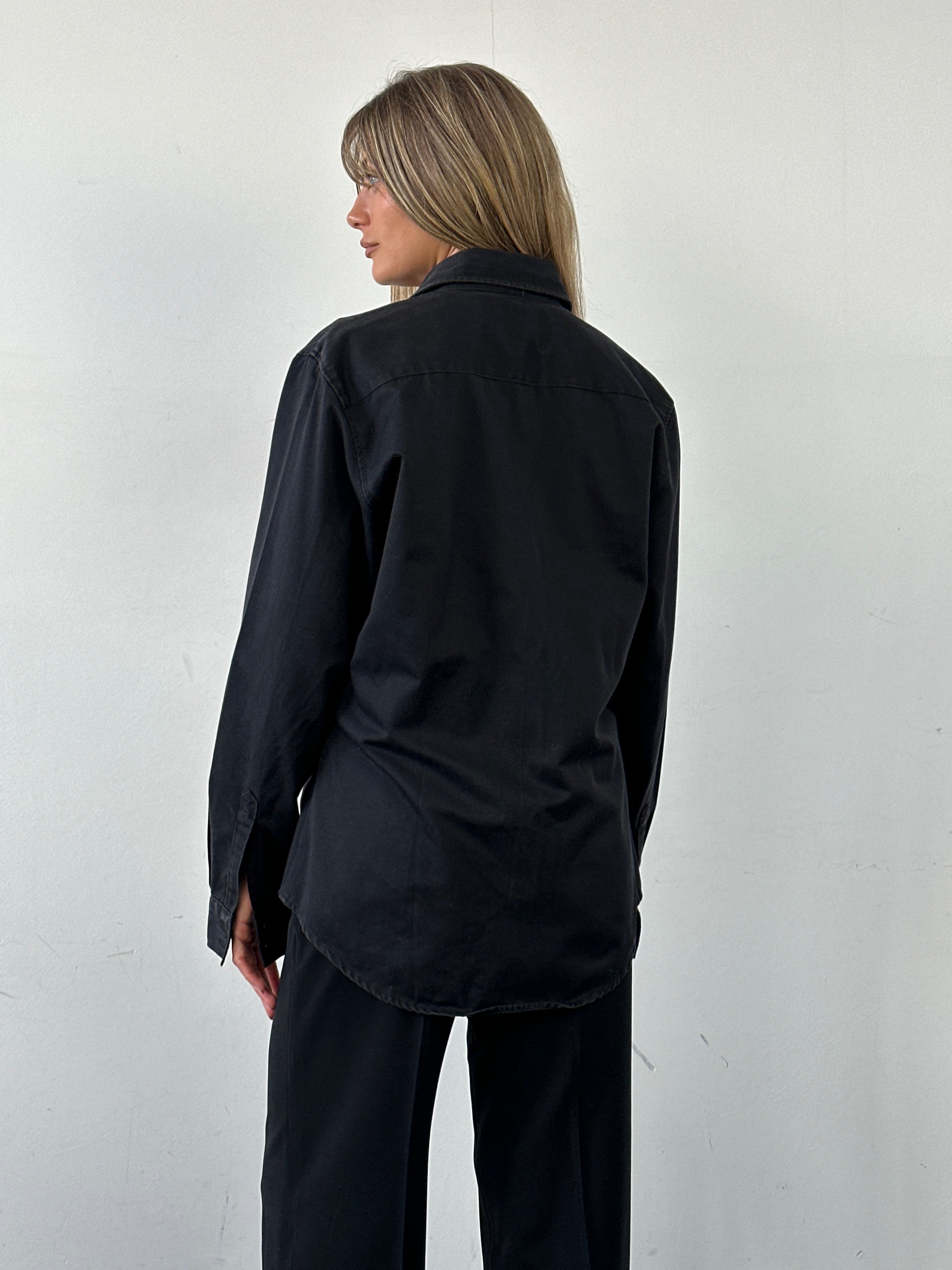Levi’s Cotton Pocket Shirt in size M, showing a casual button-up shirt with chest pocket and classic denim style.