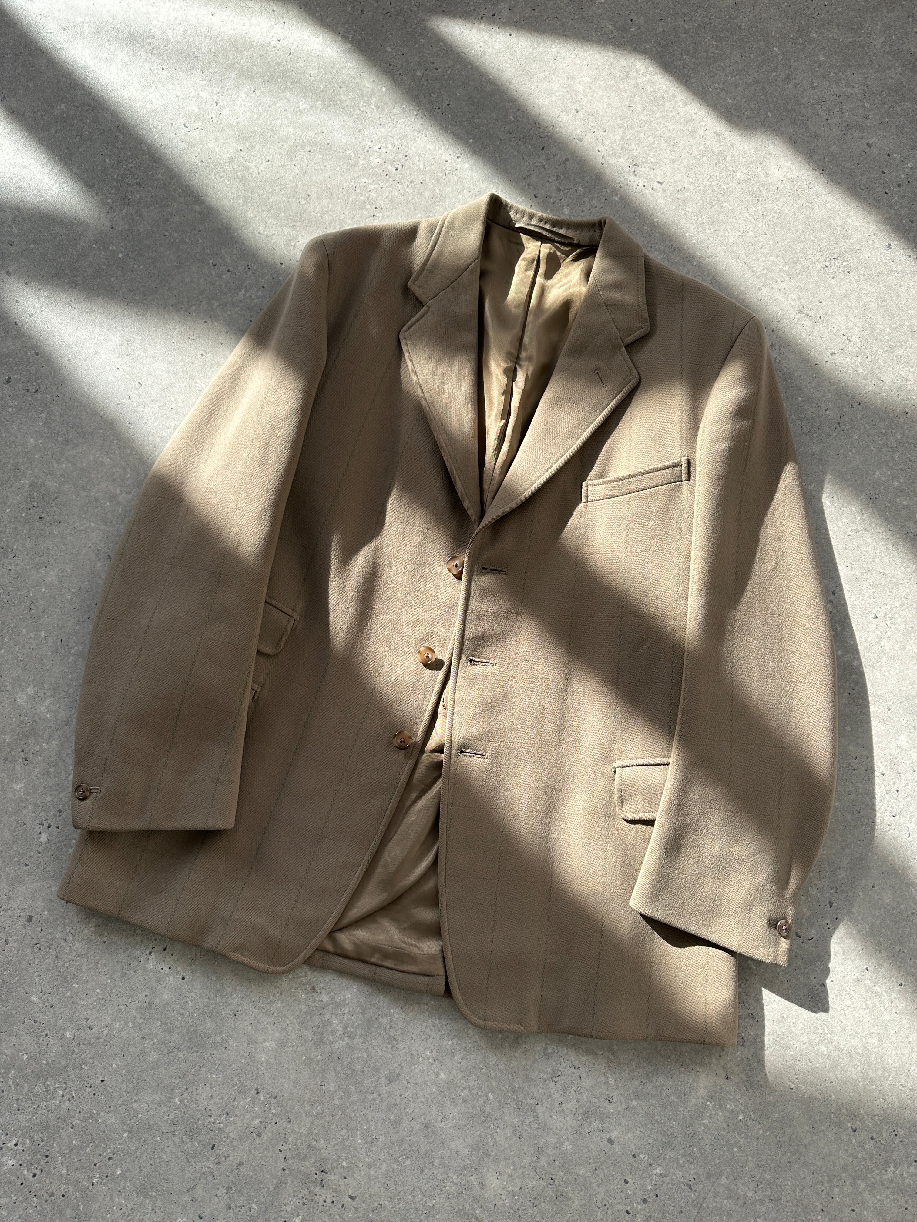 Vintage British thick wool check blazer coat in size L/XL, featuring classic pattern, tailored fit, and vintage-inspired style.
