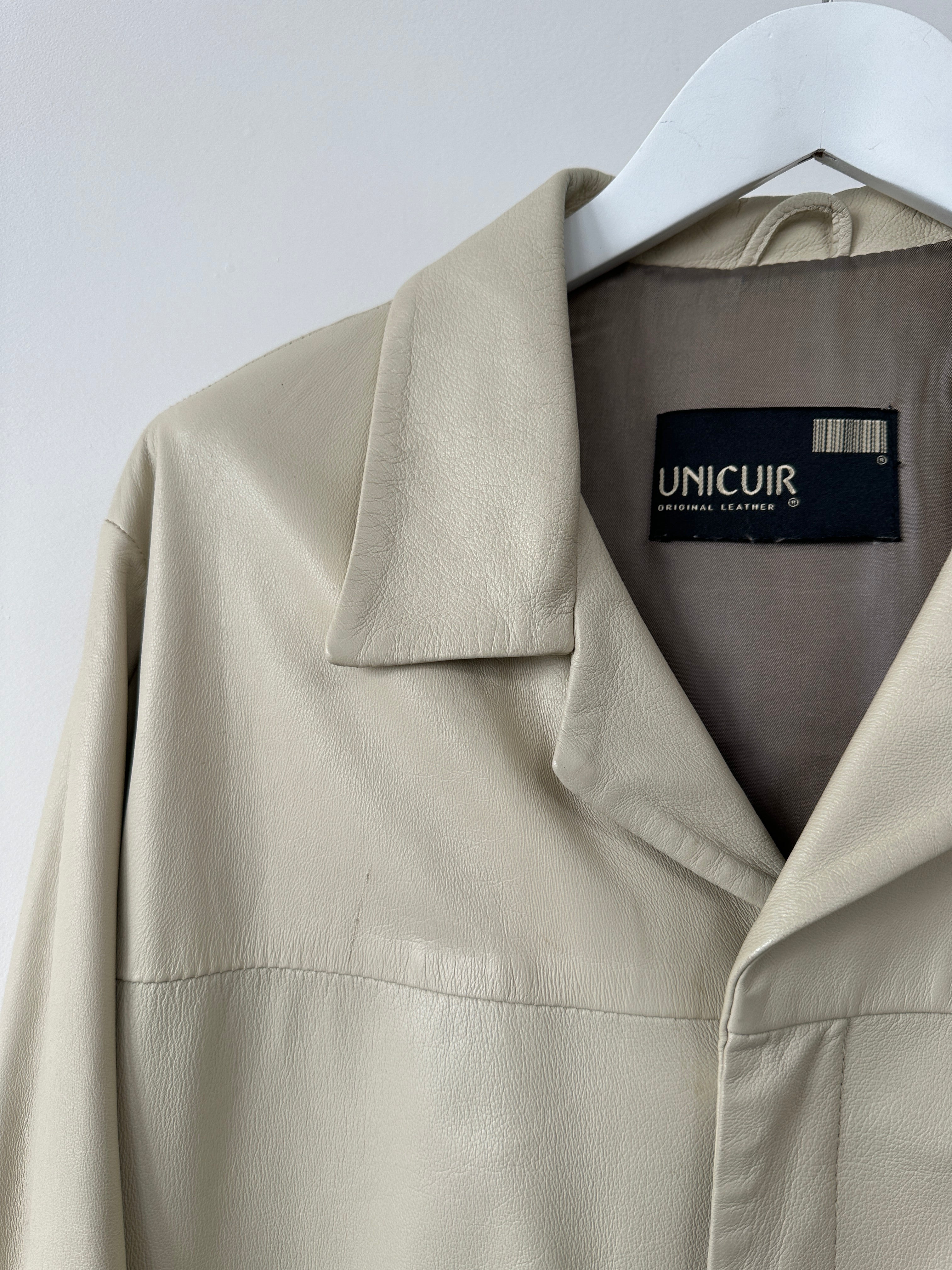 Vintage Italian vintage smooth leather jacket, size M, featuring classic design and high-quality craftsmanship.