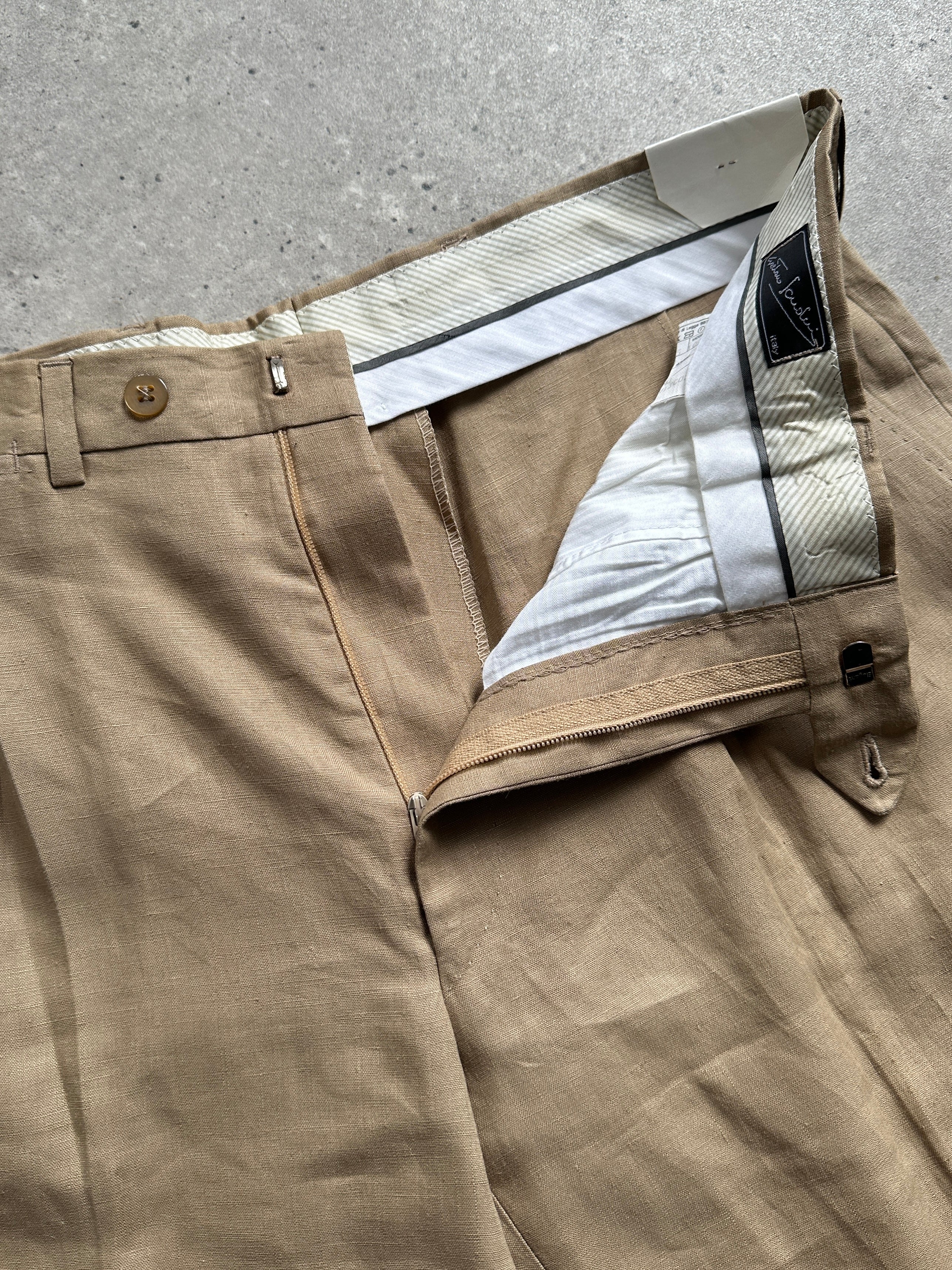 Italian Vintage pure linen straight leg pleated trousers in W32 laid flat, showcasing their classic design and lightweight fabric.