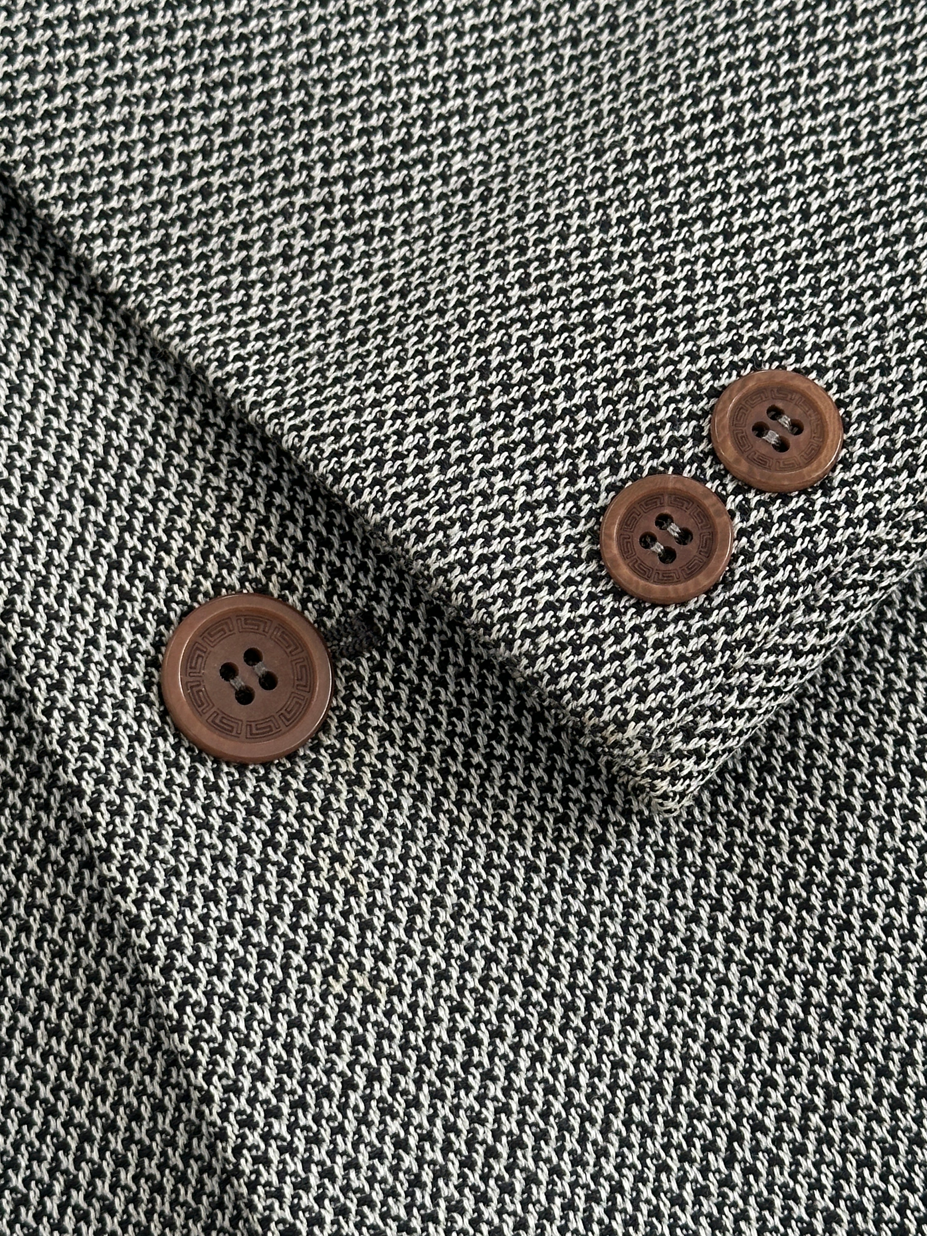 Versace Classic V2 90s woven single-breasted blazer in size 40R/M, featuring a tailored fit and elegant design.