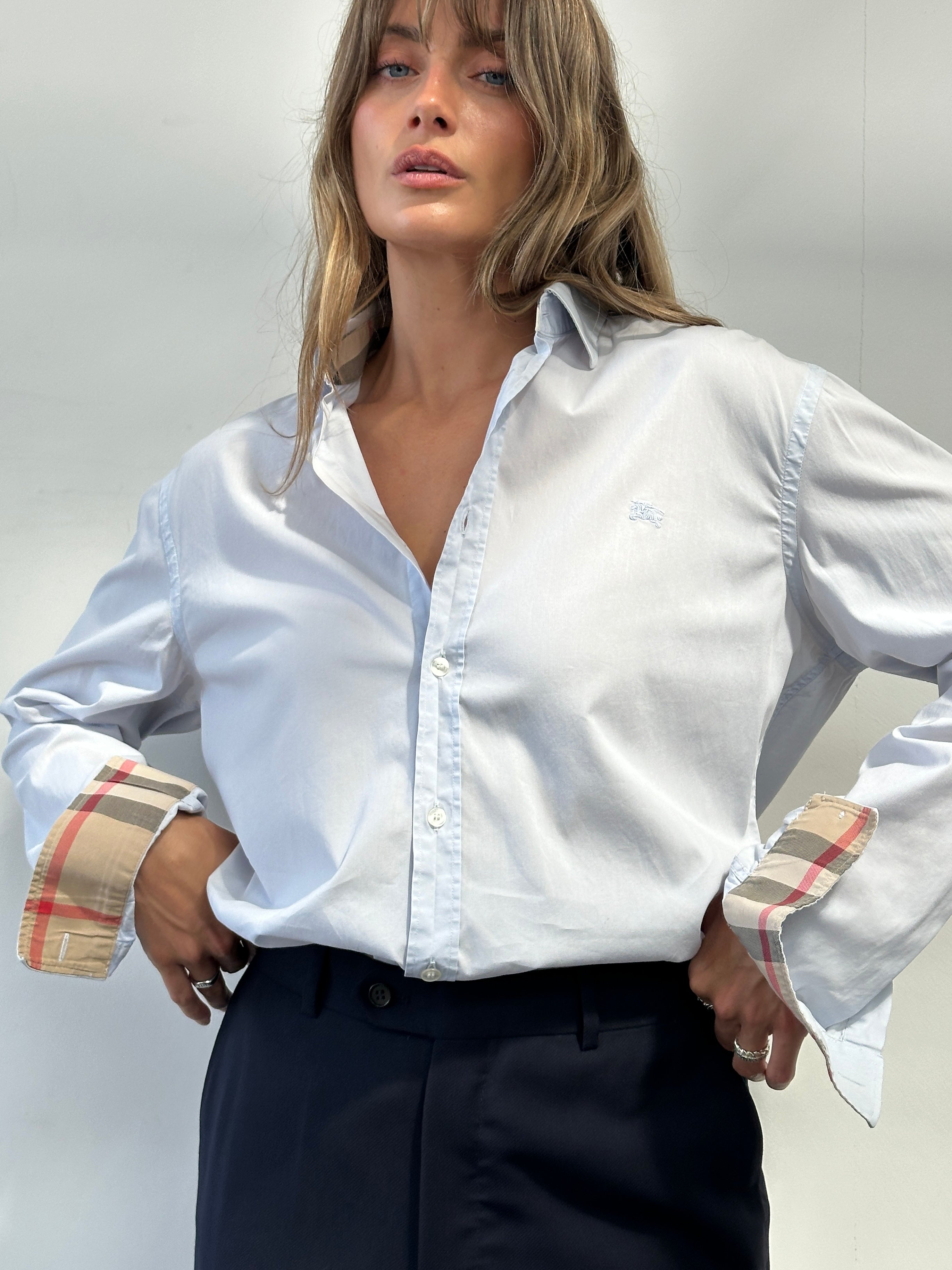 Burberry Brit cotton logo shirt in size M featuring the classic Burberry logo on a stylish shirt.