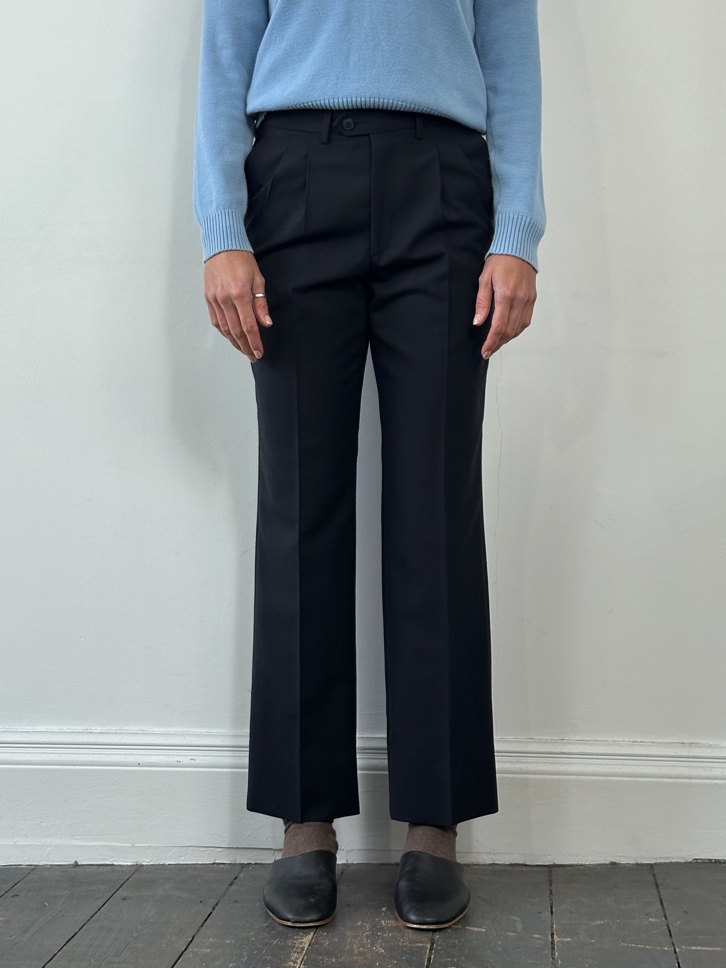 Vintage Italian wool tailored trousers with straight leg fit in size W28, showcasing classic vintage style and fine fabric details.