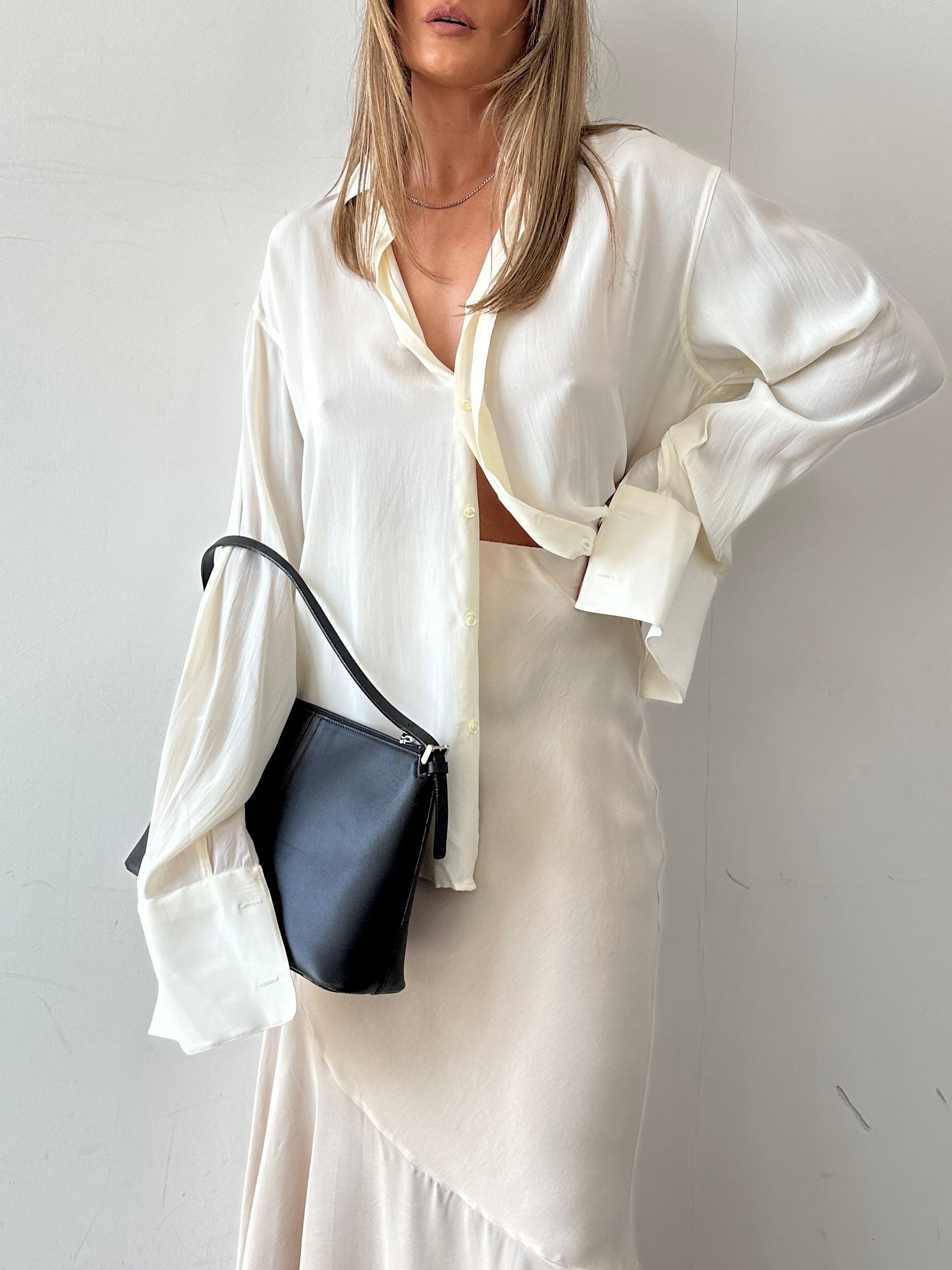 Vintage Italian silk vintage double collar dress shirt in flowy style, featuring elegant design and classic collar details.