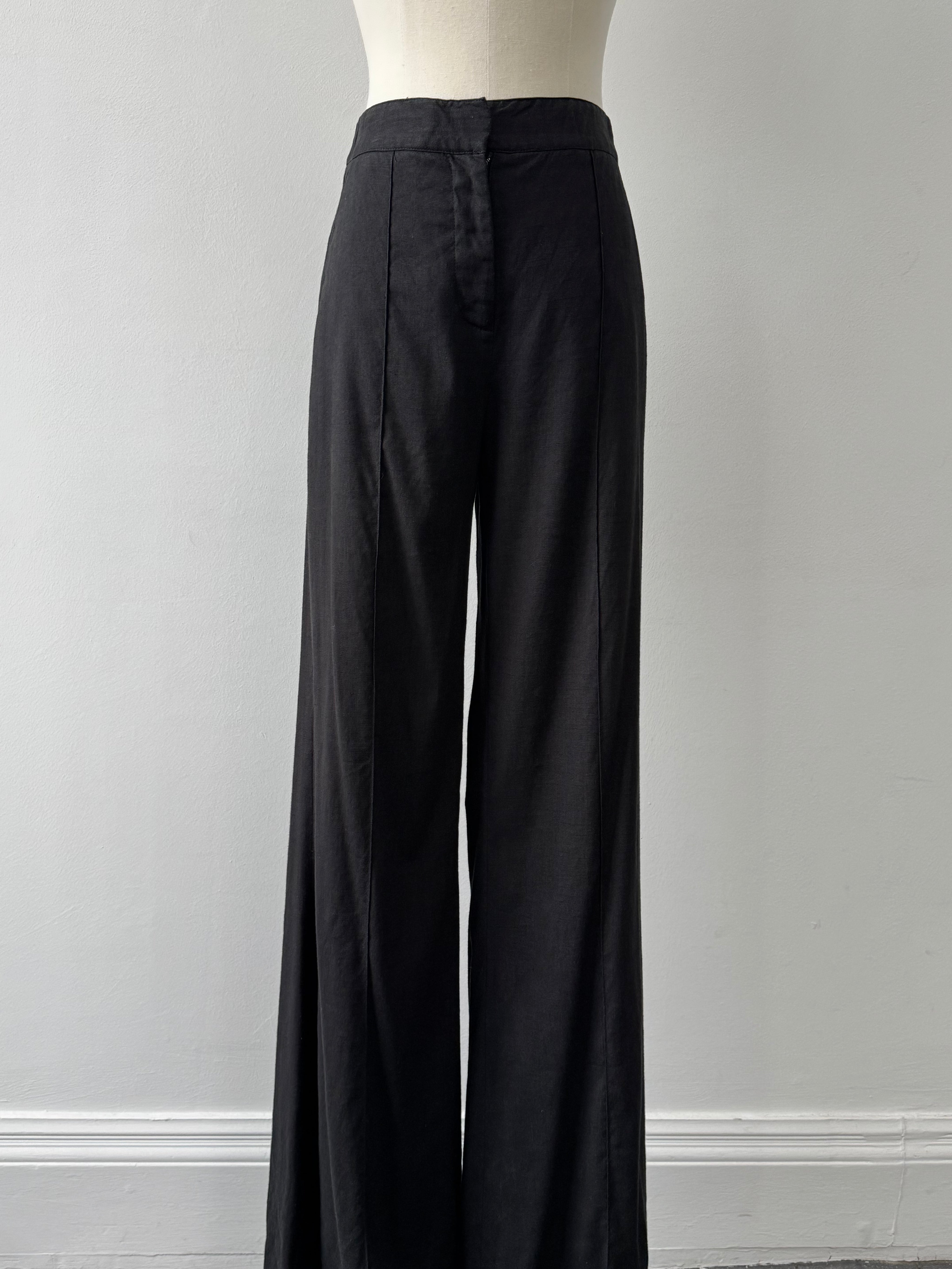 Diane Von Furstenberg 2000s linen wide-leg trousers in size W24, featuring a relaxed fit and neutral beige color.