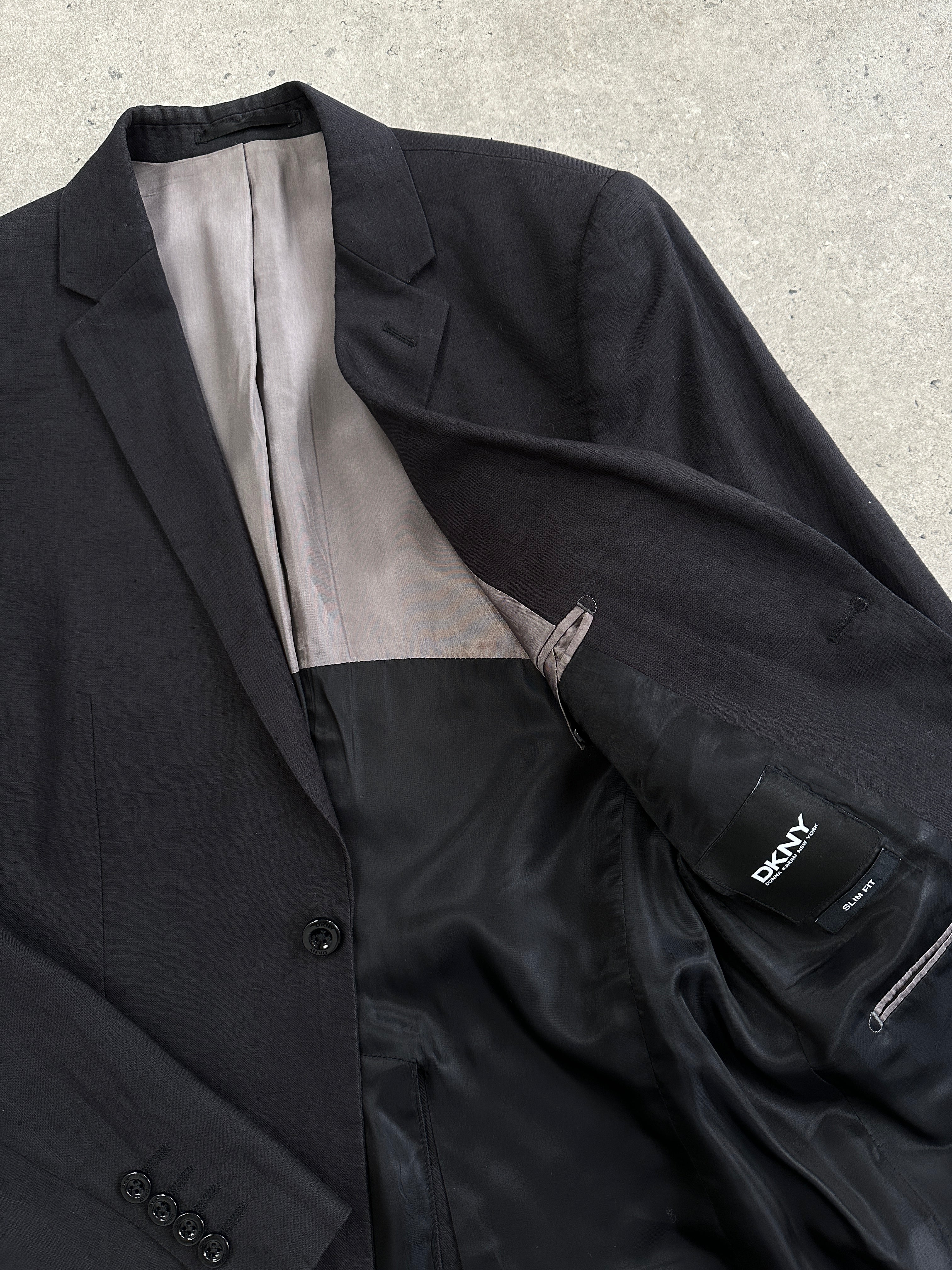DKNY Pure Linen Slim Fit Single Breasted Blazer in size 38R/S, tailored, light linen fabric, with notch lapels and front buttons.