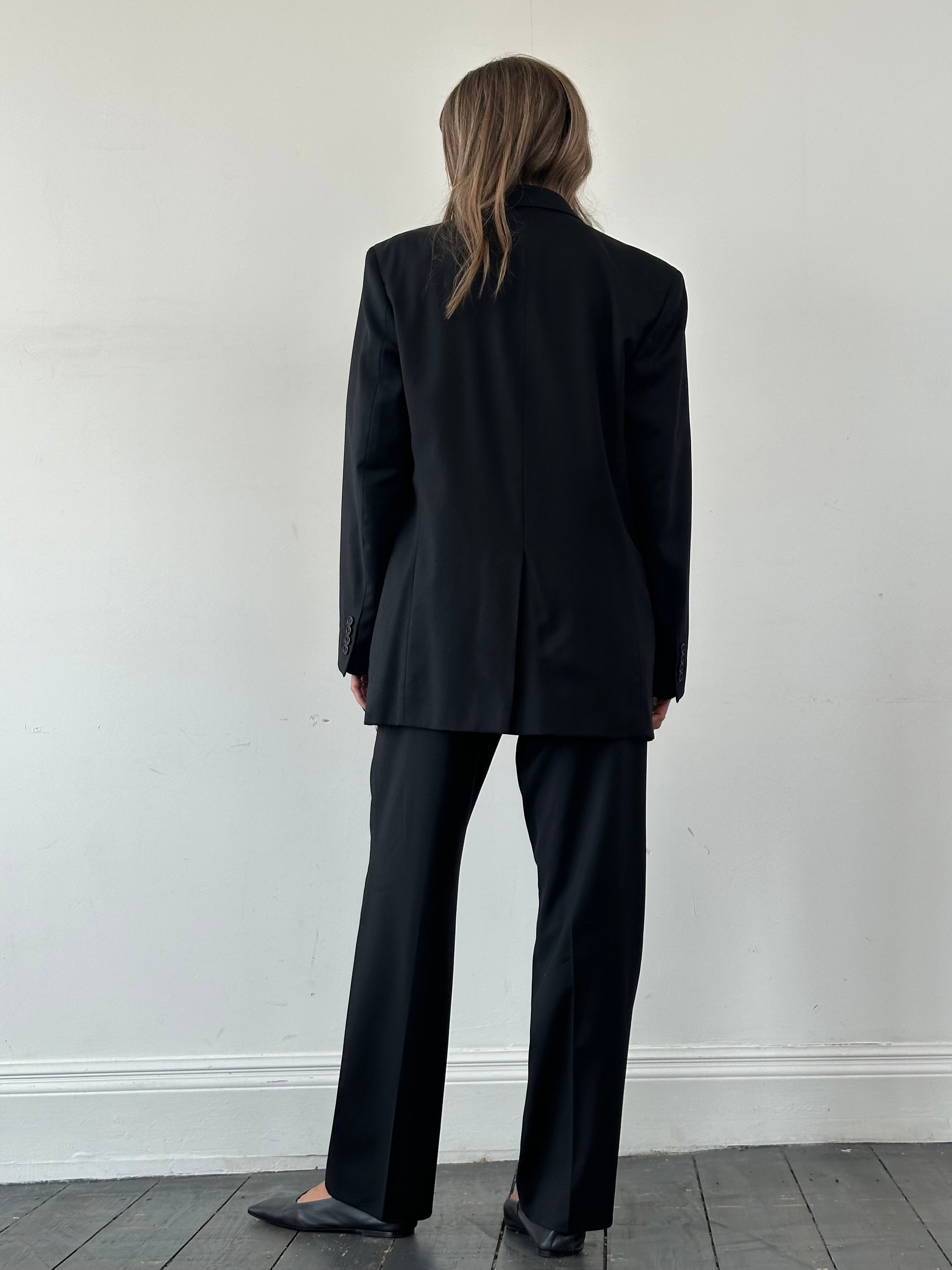 Yves Saint Laurent Pour Homme single-breasted wool suit in size 42R/W34, tailored with a classic fit and sleek design.