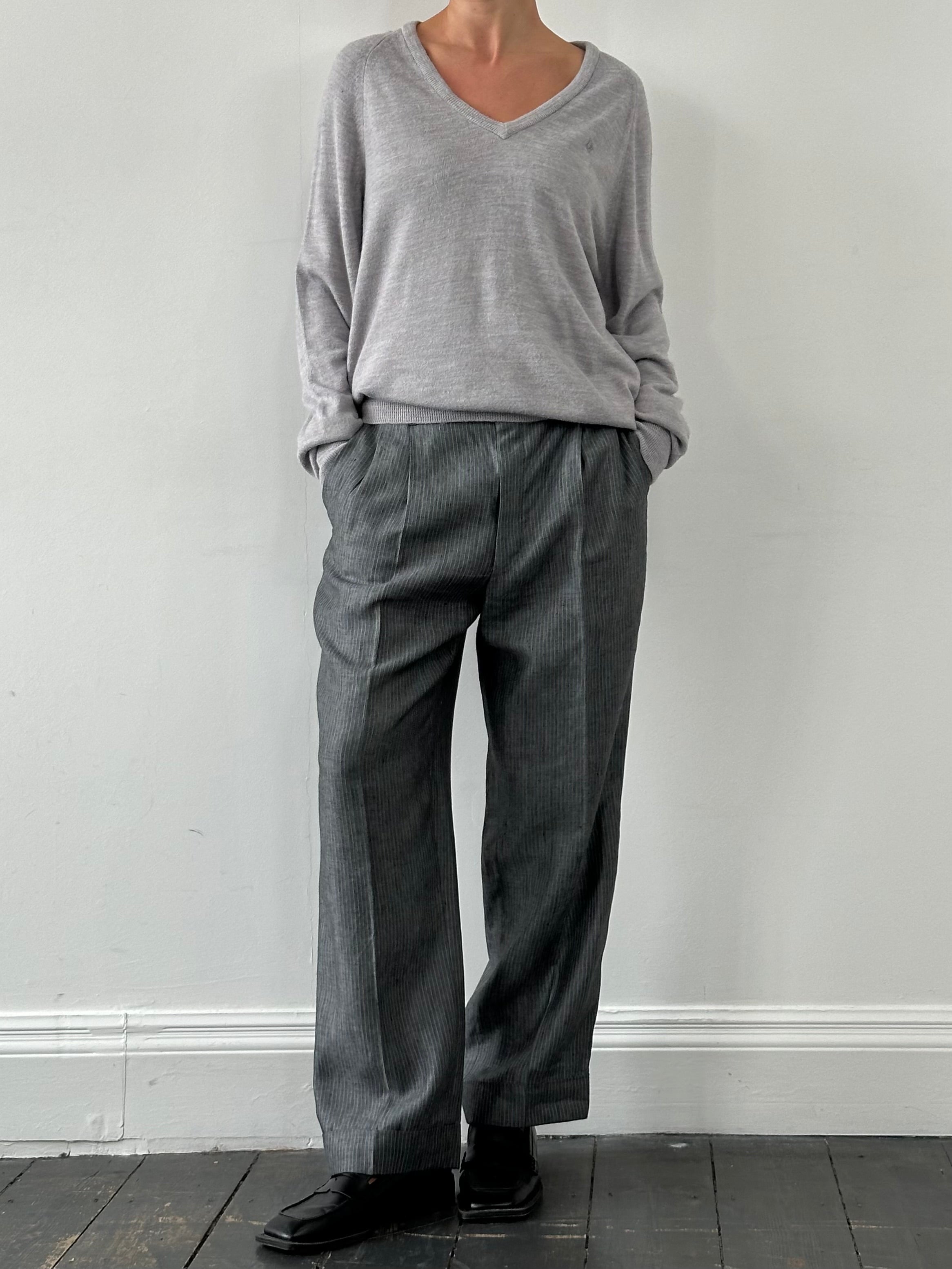 Vintage Italian lightweight straight leg tailored trousers in size W34, featuring a classic fit and elegant design.