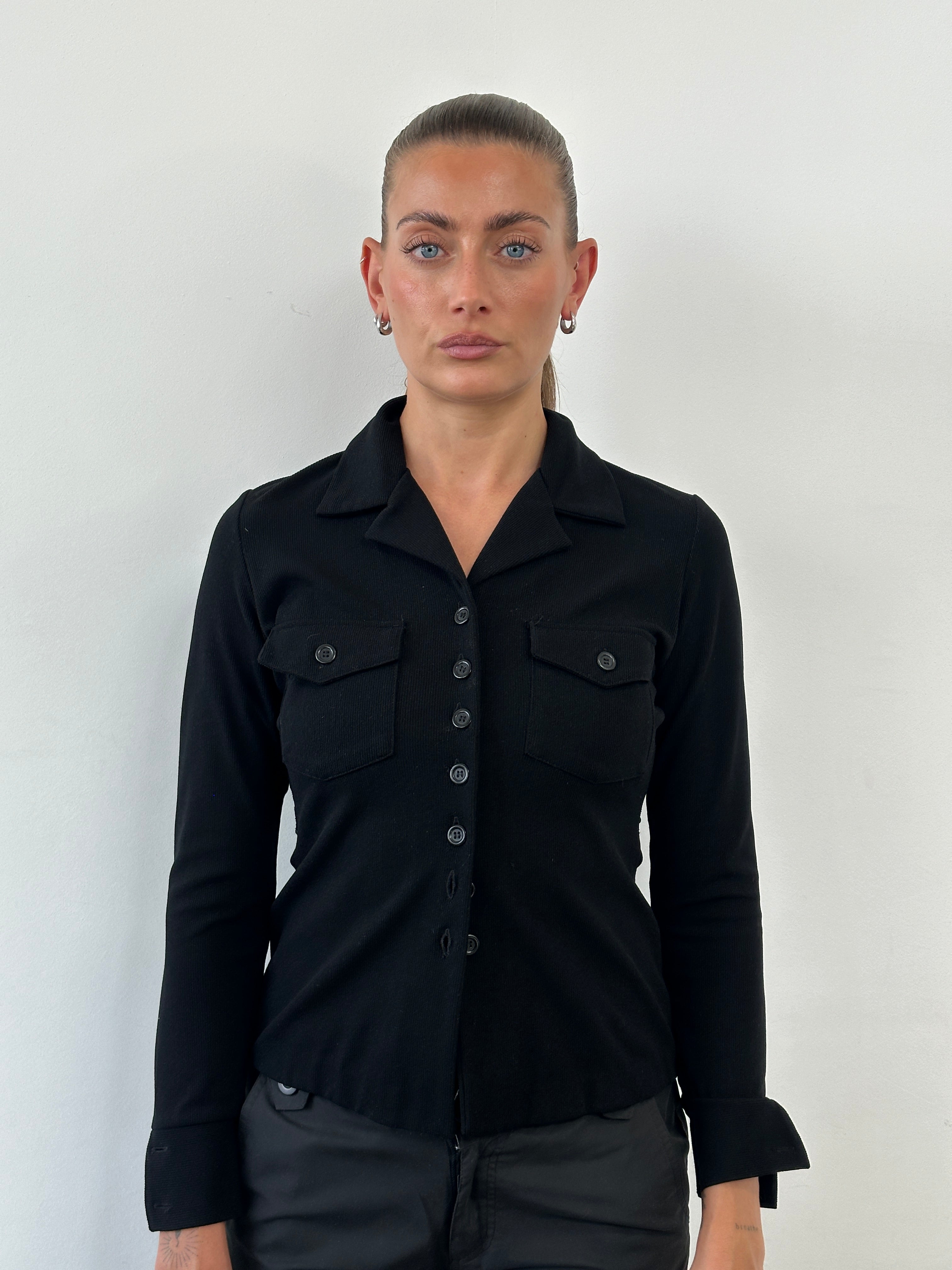 Vintage Italian fitted ribbed shirt in size small, showcasing a classic ribbed knit design and tailored fit.