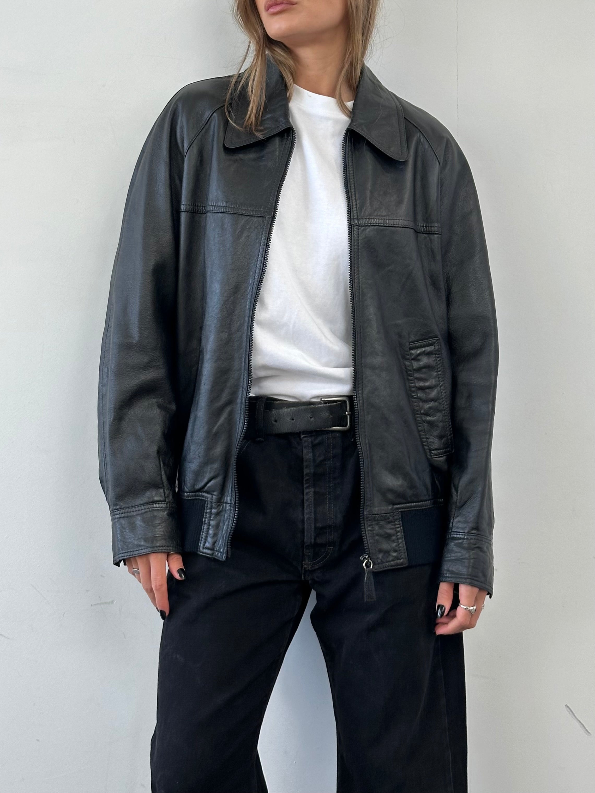 Vintage Dagger Collar Leather Bomber Jacket, size large, featuring a classic design with a vintage leather finish and stylish collar.