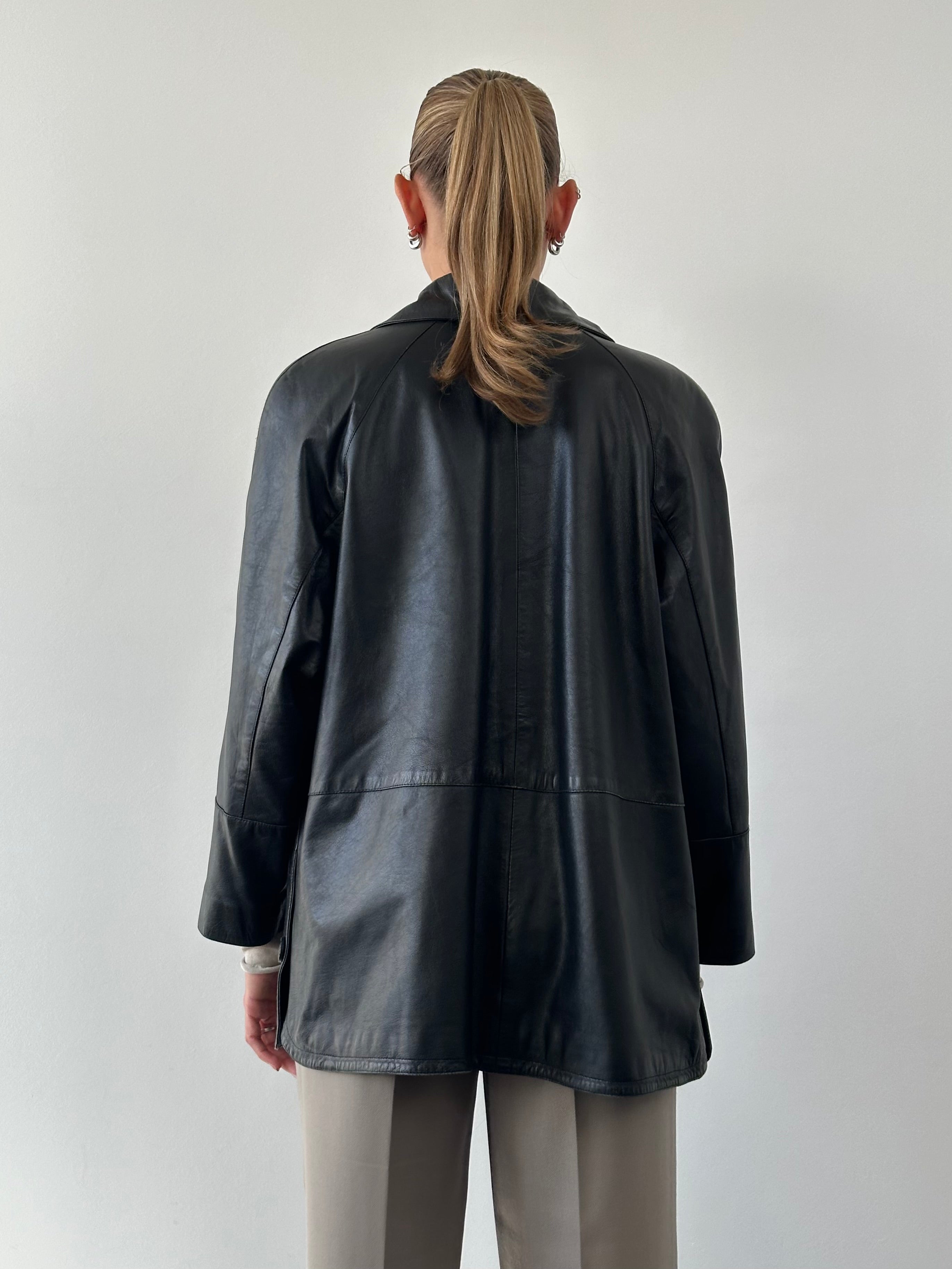 Italian Vintage A-Line leather jacket in smooth, high-quality leather, displayed on a mannequin. Stylish and timeless design.