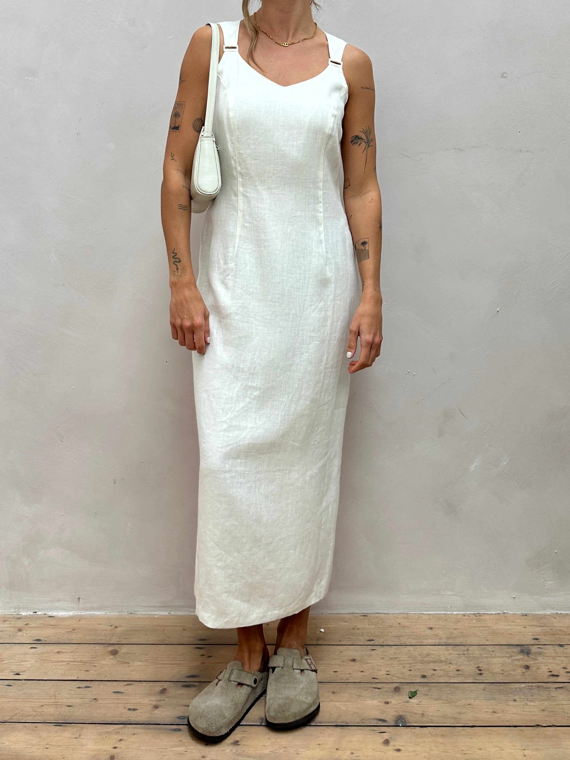 Vintage pure linen fitted maxi dress in size M, floor-length with elegant vintage style and natural linen fabric.