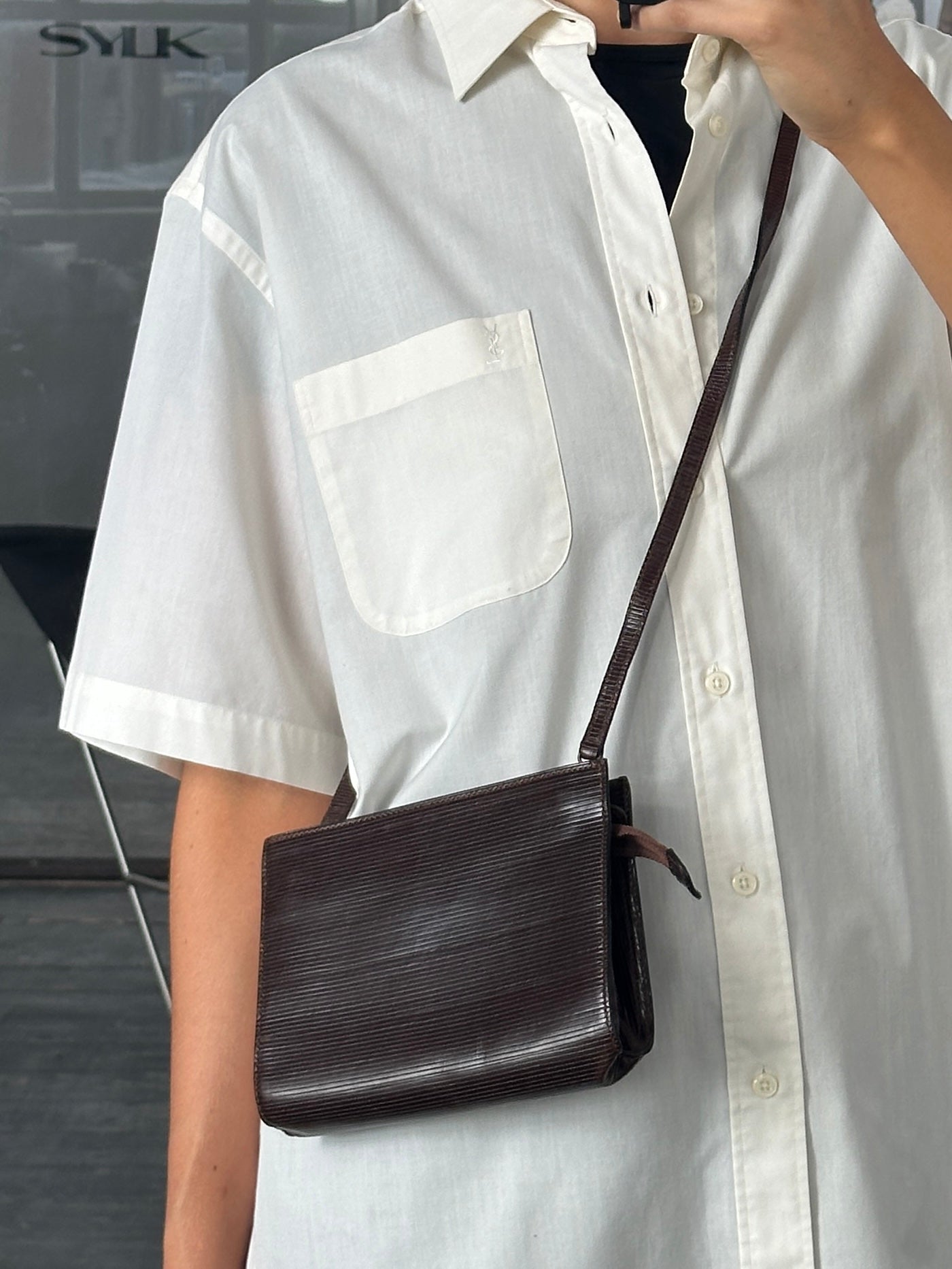 Giorgio Armani Le Collezioni 1990s leather crossbody bag with sleek design and adjustable strap, stylish and classic accessory.