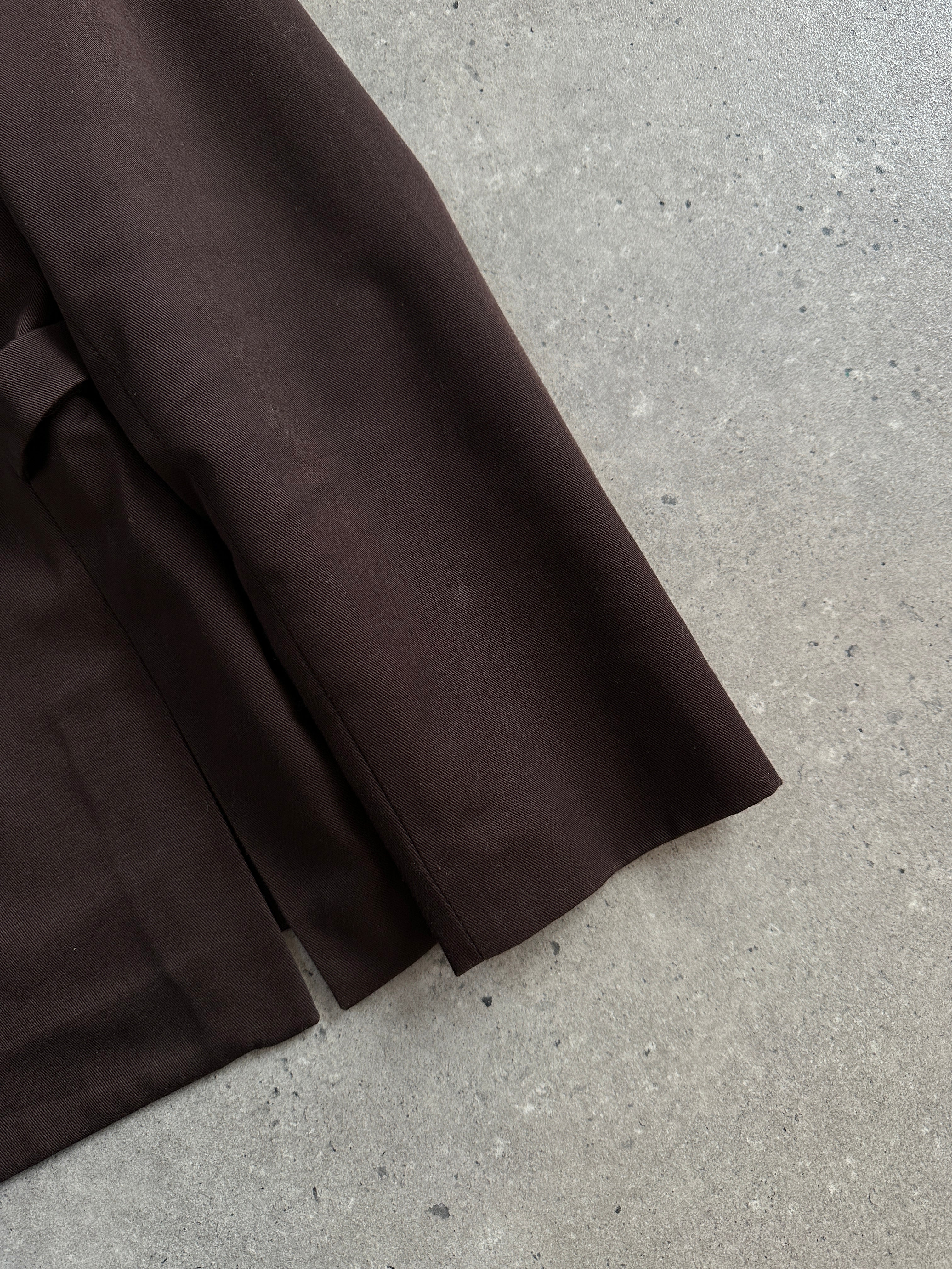 Vintage Italian 2000s tailored cotton jacket, size M, featuring classic design and precise stitching on a neutral background.