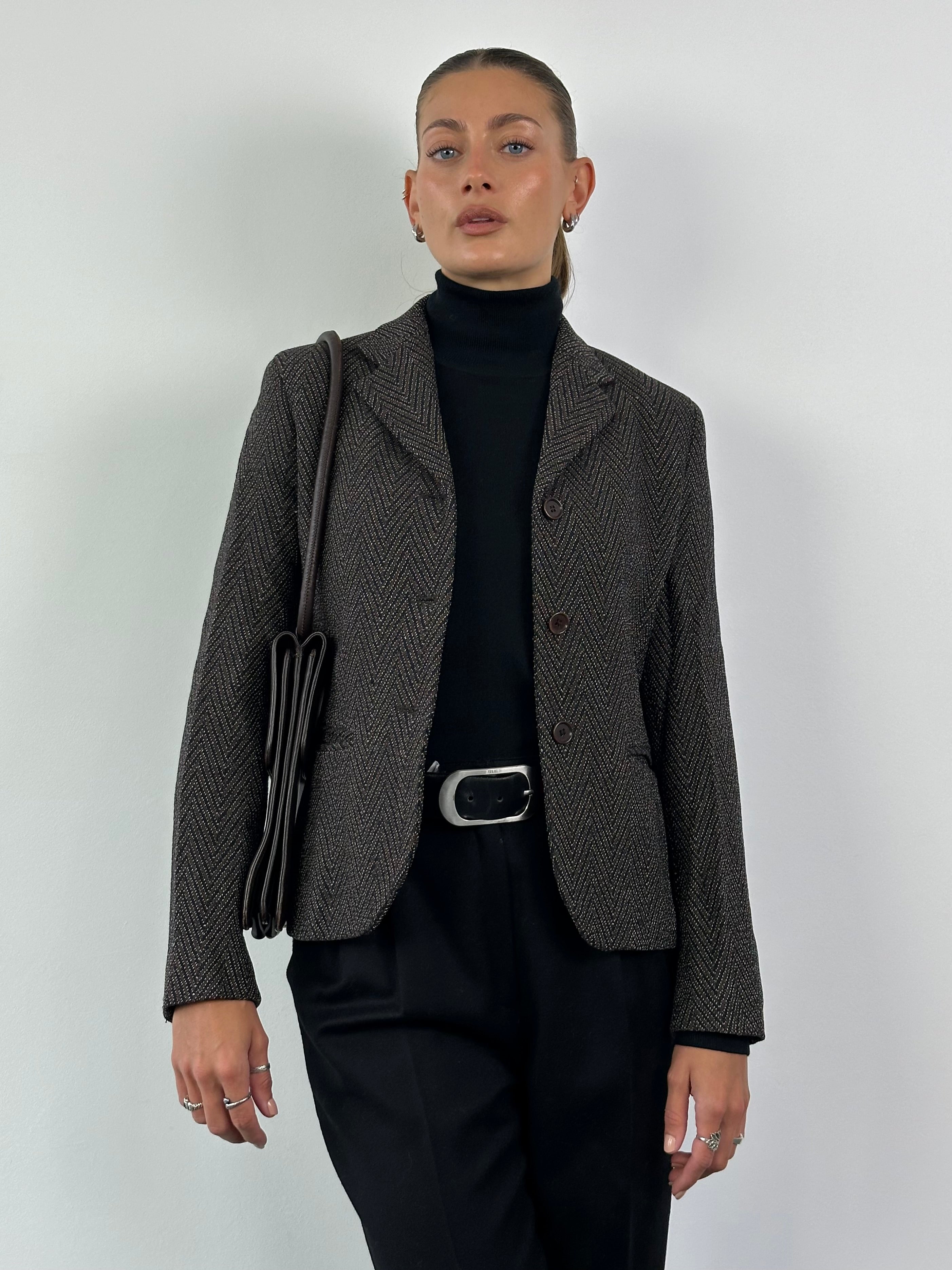 Max Mara pure wool woven fitted blazer in size small, tailored with a classic lapel and structured design.