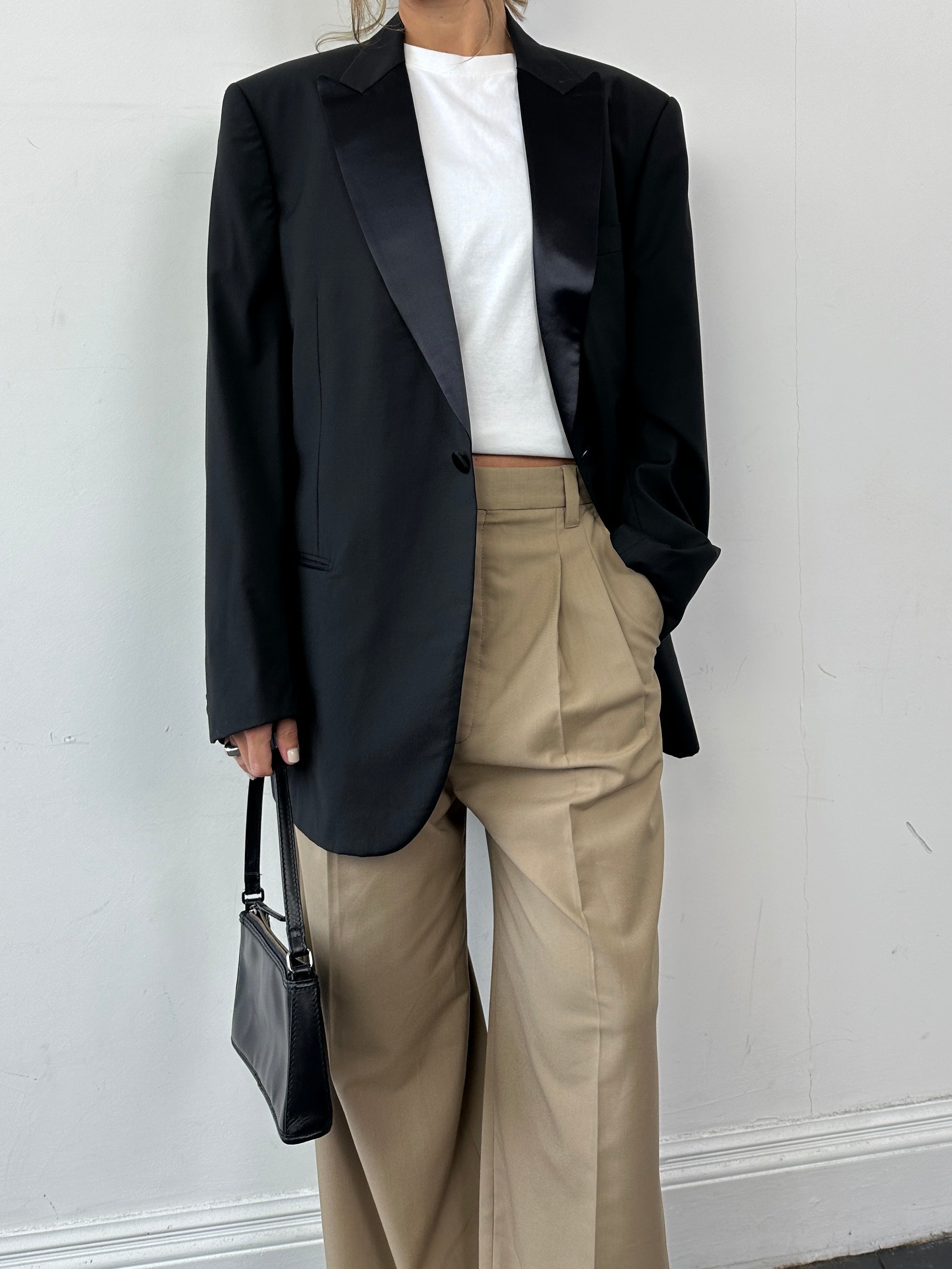 Givenchy pure wool single-breasted tuxedo blazer in XL, tailored fit with notch lapels and classic black design.