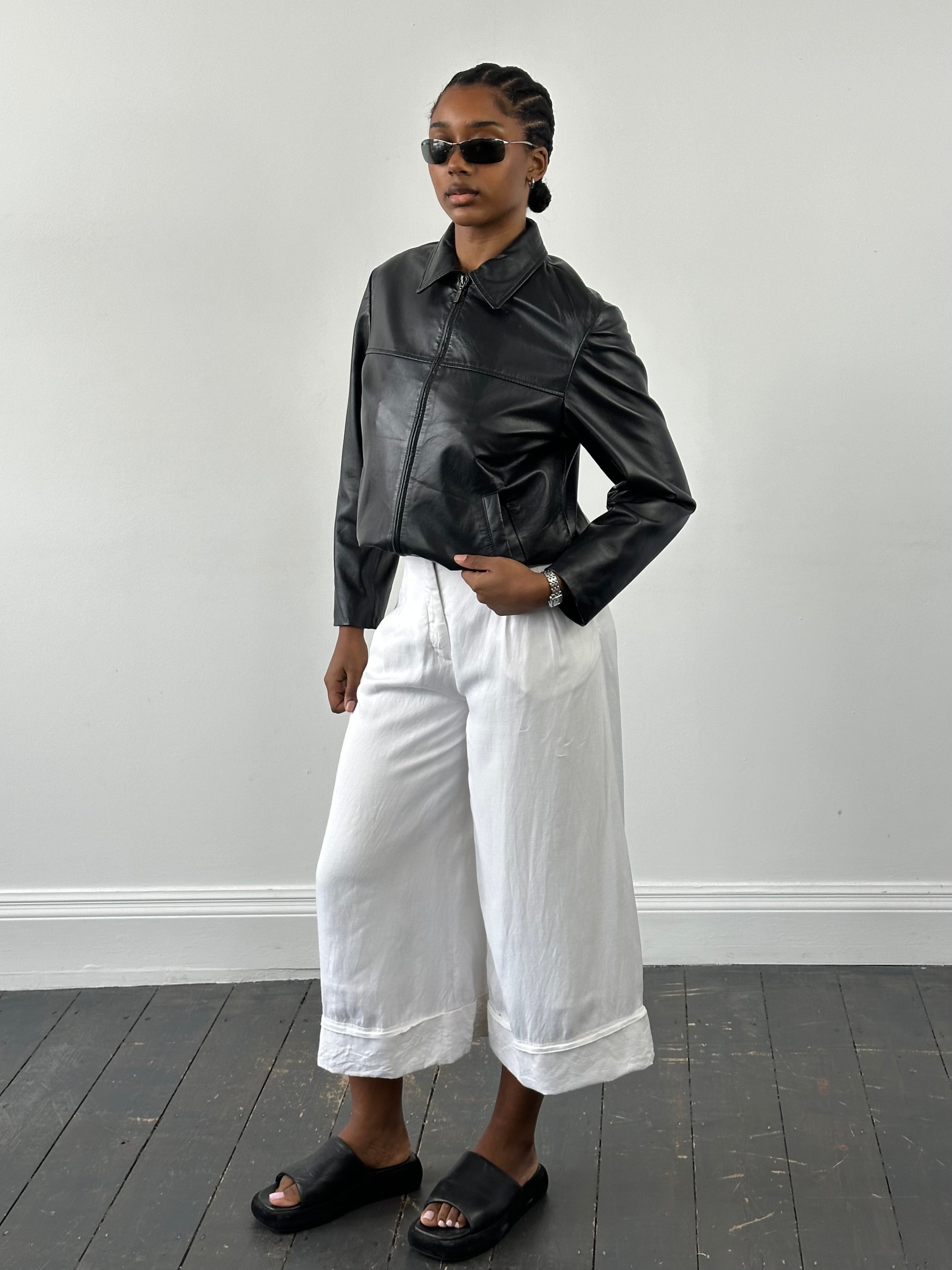 Vintage 1990s smooth leather cropped jacket, stylish and fitted, featuring classic design and natural leather texture.