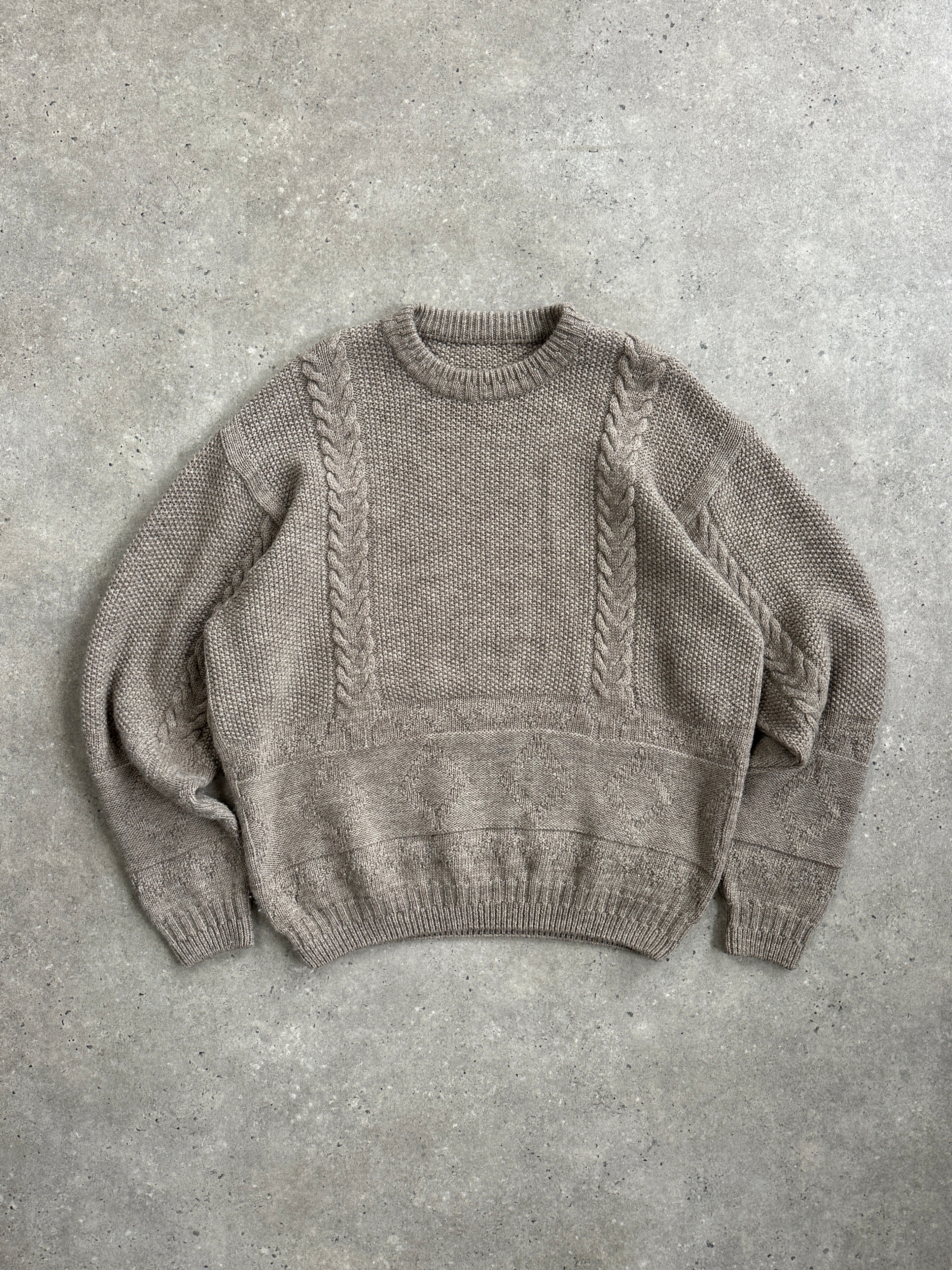 Vintage Italian 1990s cable knit jumper, XL size, showcasing warm, textured knit fabric and classic design.