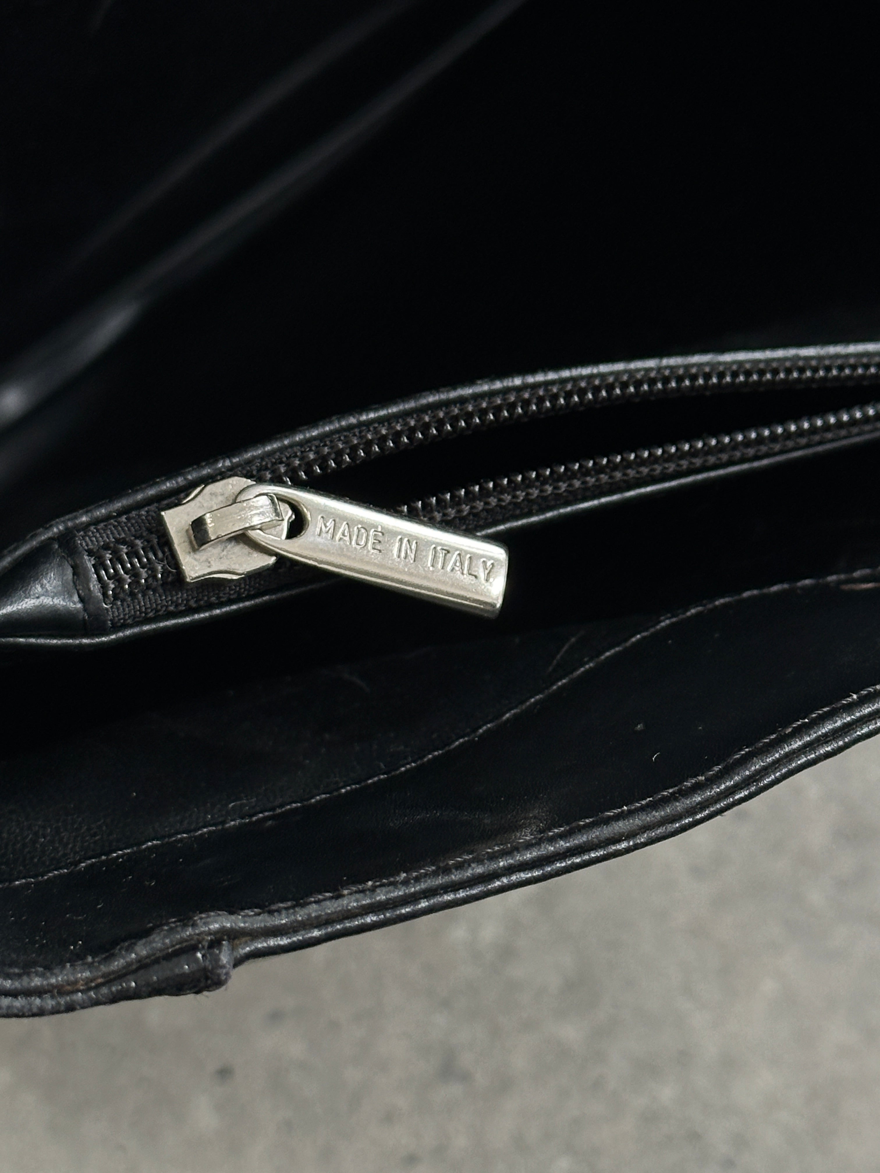 Vintage Italian leather briefcase bag with sturdy handles and classic design, perfect for professional or everyday use.
