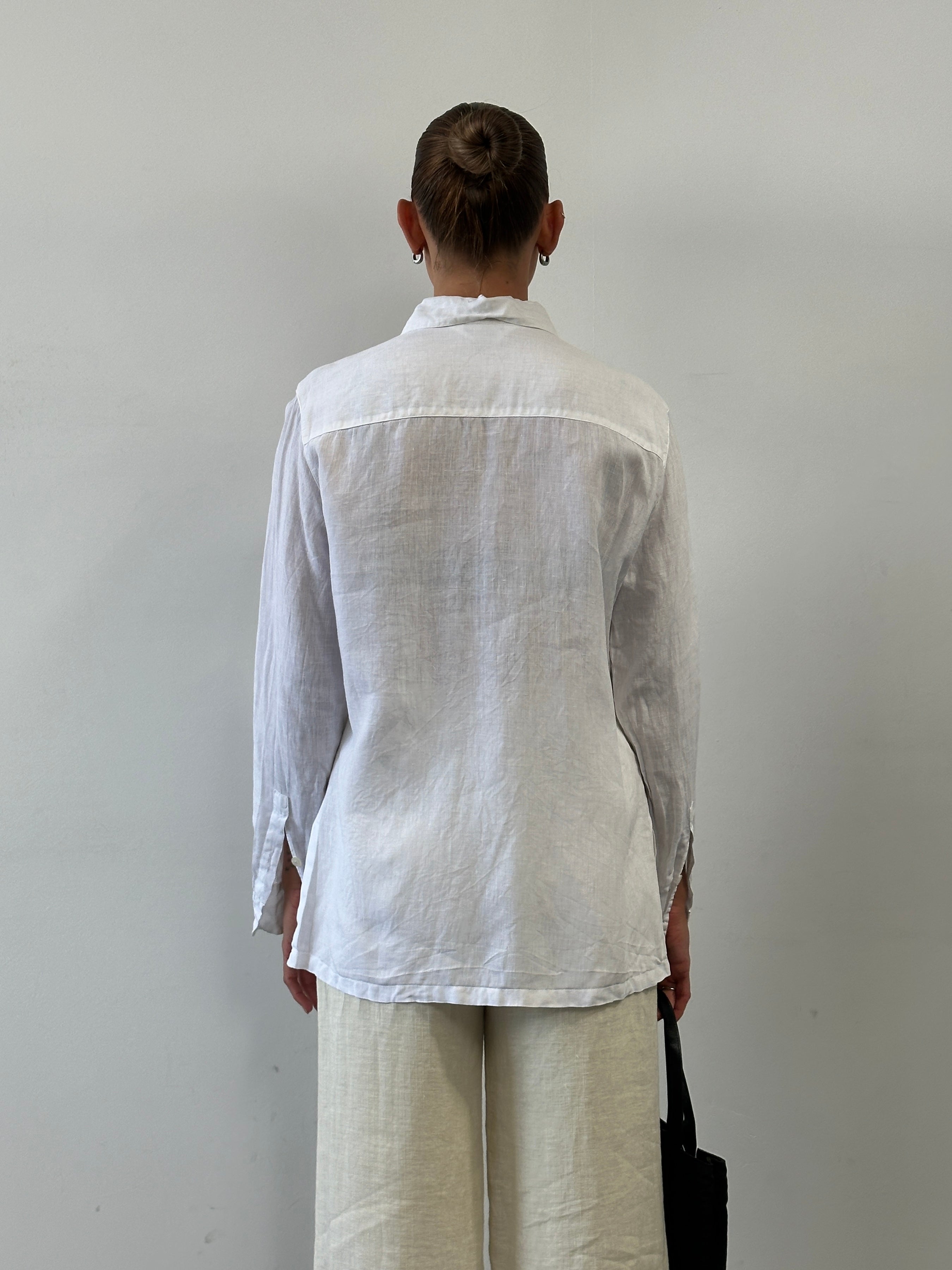Max Mara pure linen shirt in M/L size, light and breathable fabric, shown on a hanger with a soft, neutral background.