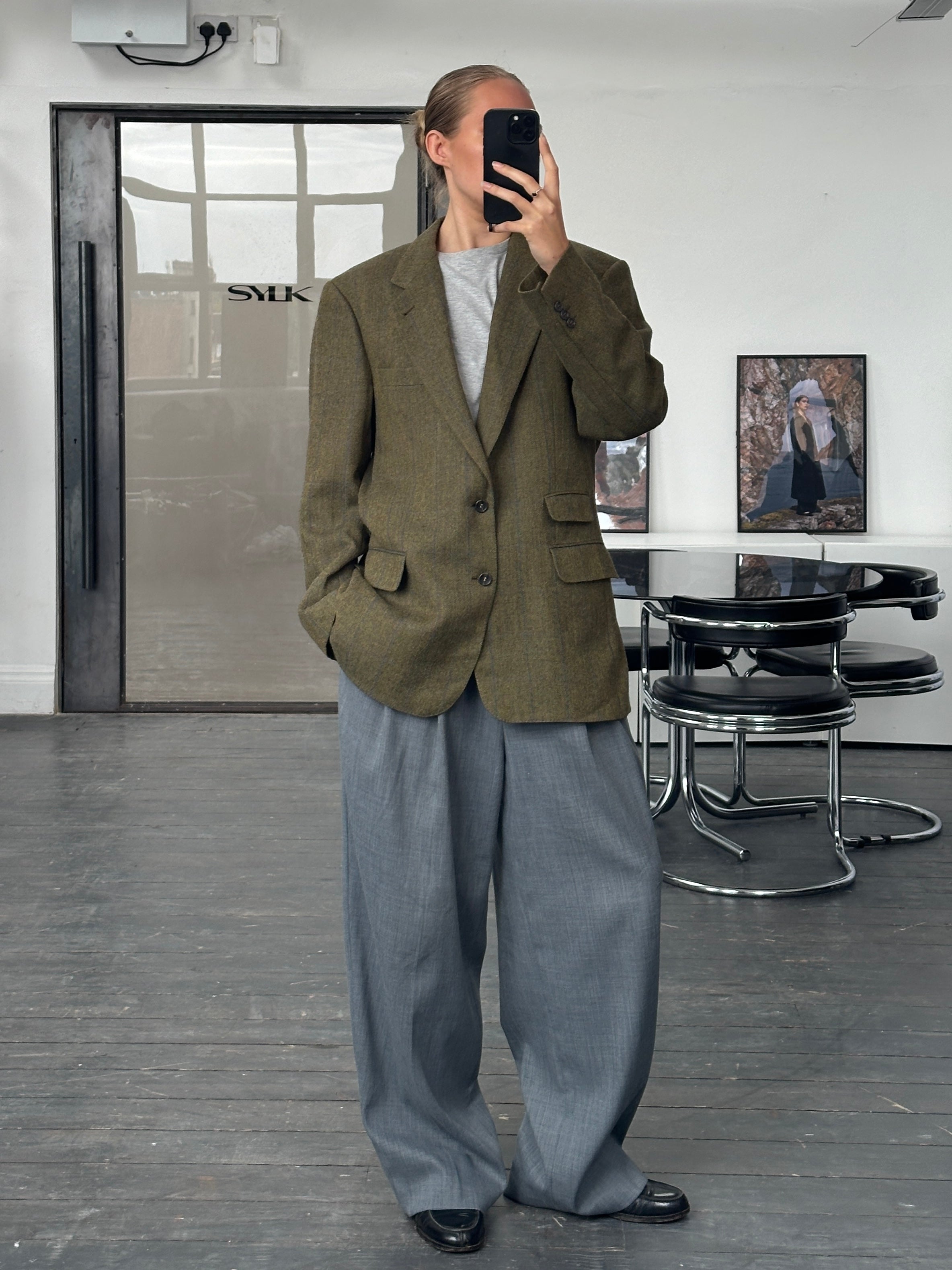 Burberry 1980s check tweed blazer in alpaca wool, single-breasted design, size 42R/L, featuring classic plaid pattern and tailored fit.