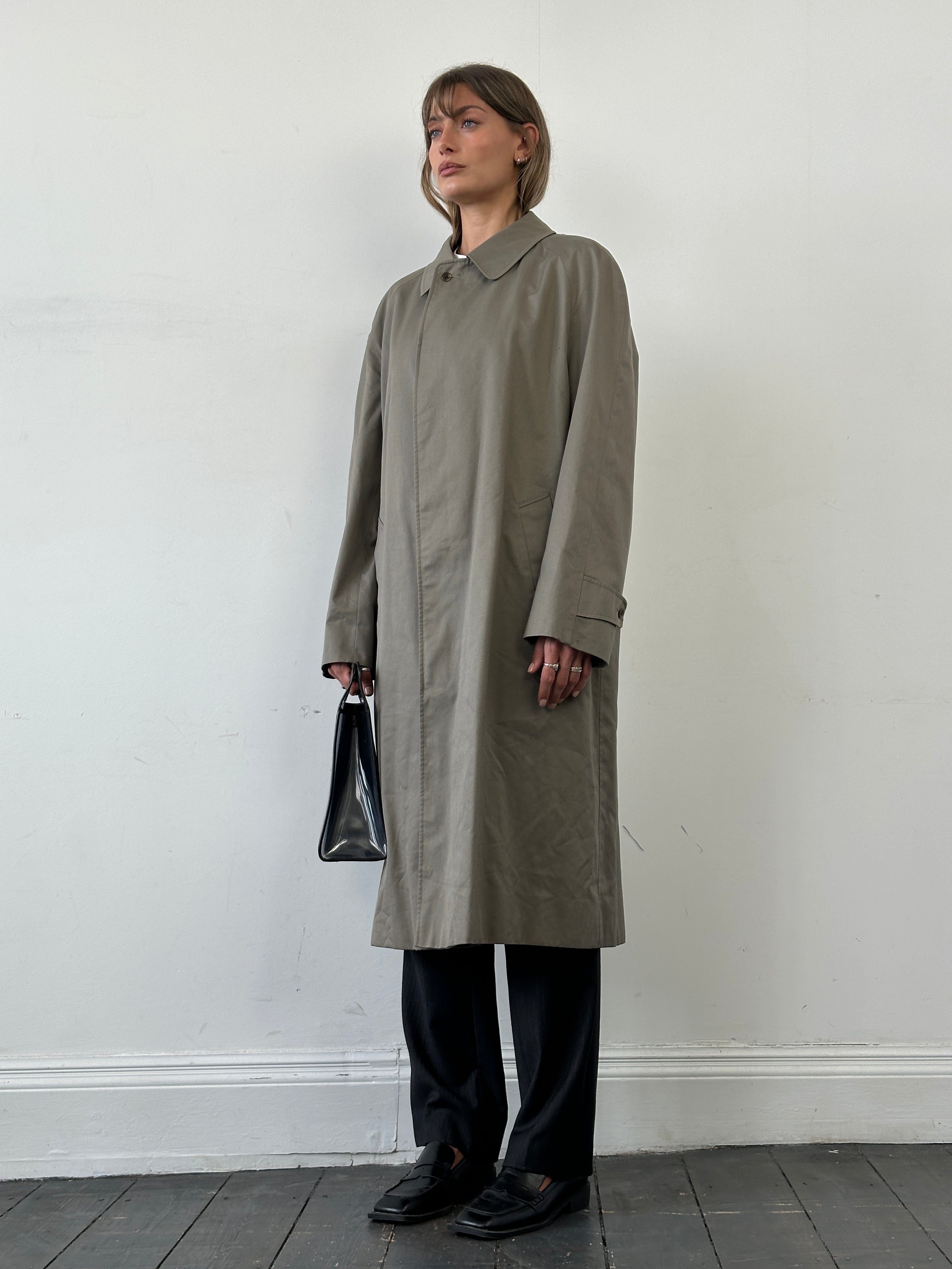 Aquascutum cotton trench coat with concealed placket in XL size, stylish and classic outerwear for men.