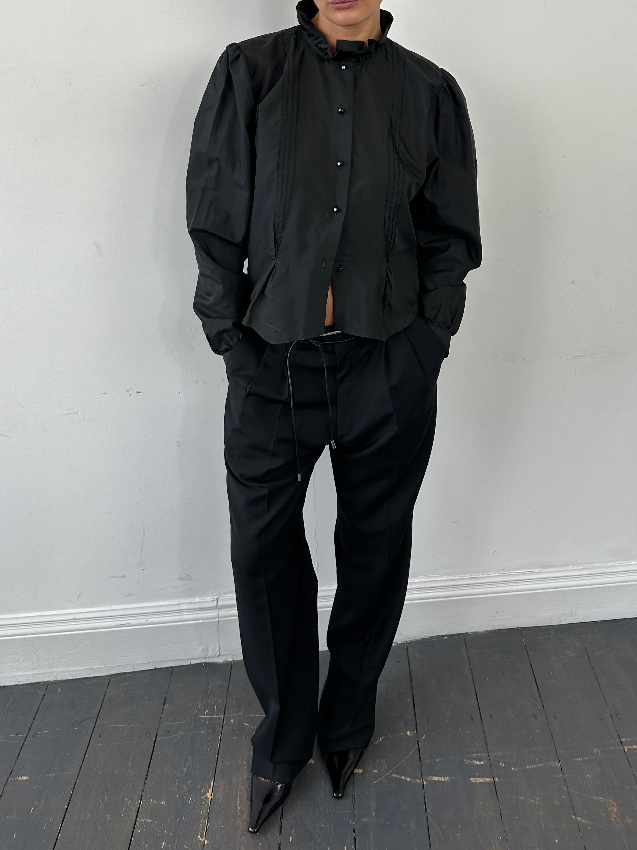 Vintage brand vintage puff sleeve pleated shirt, size M, featuring a classic design with puffed sleeves and pleats.