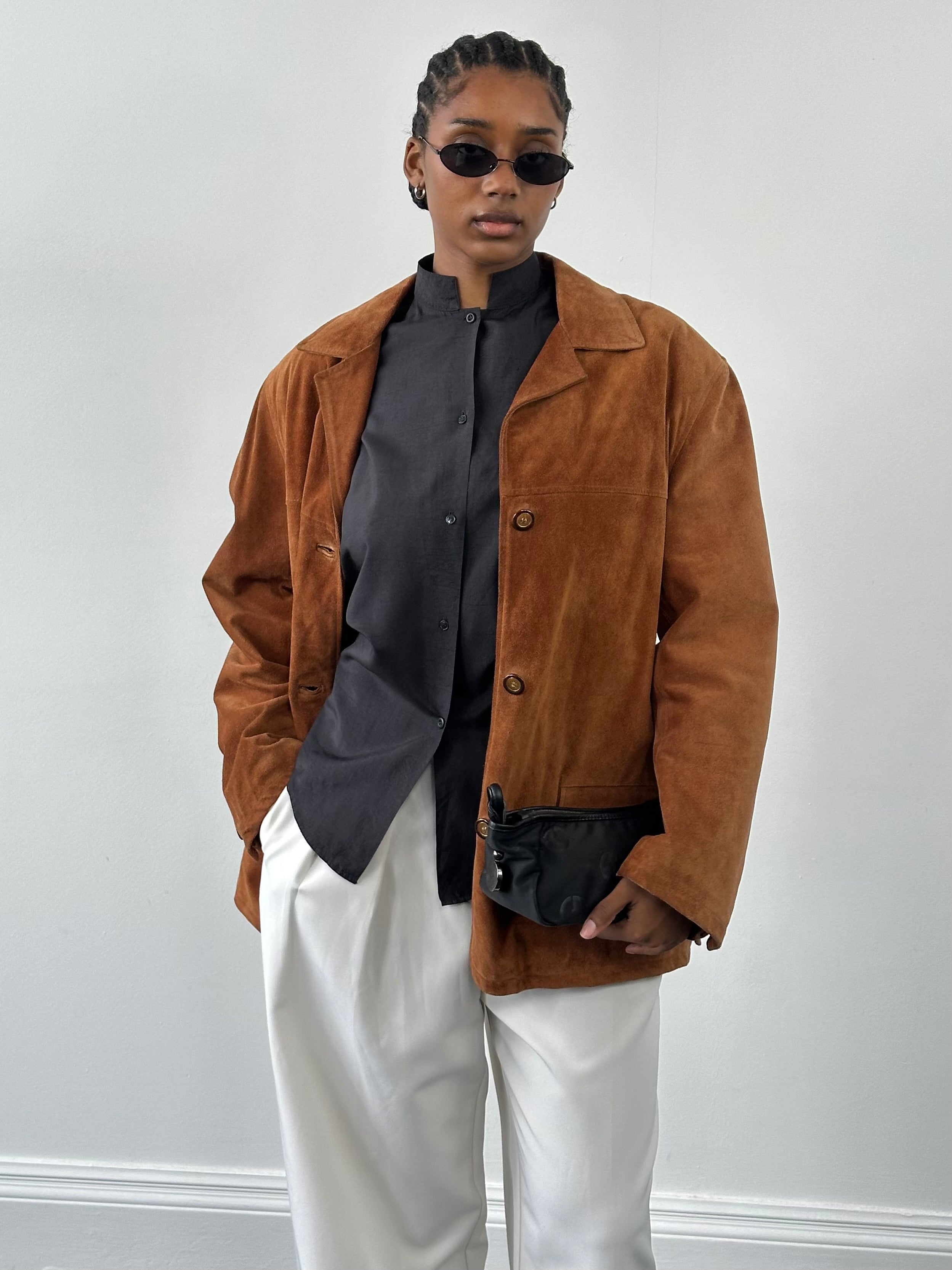 Vintage Italian 1990s suede leather jacket in size large, with classic design and textured tan suede exterior.