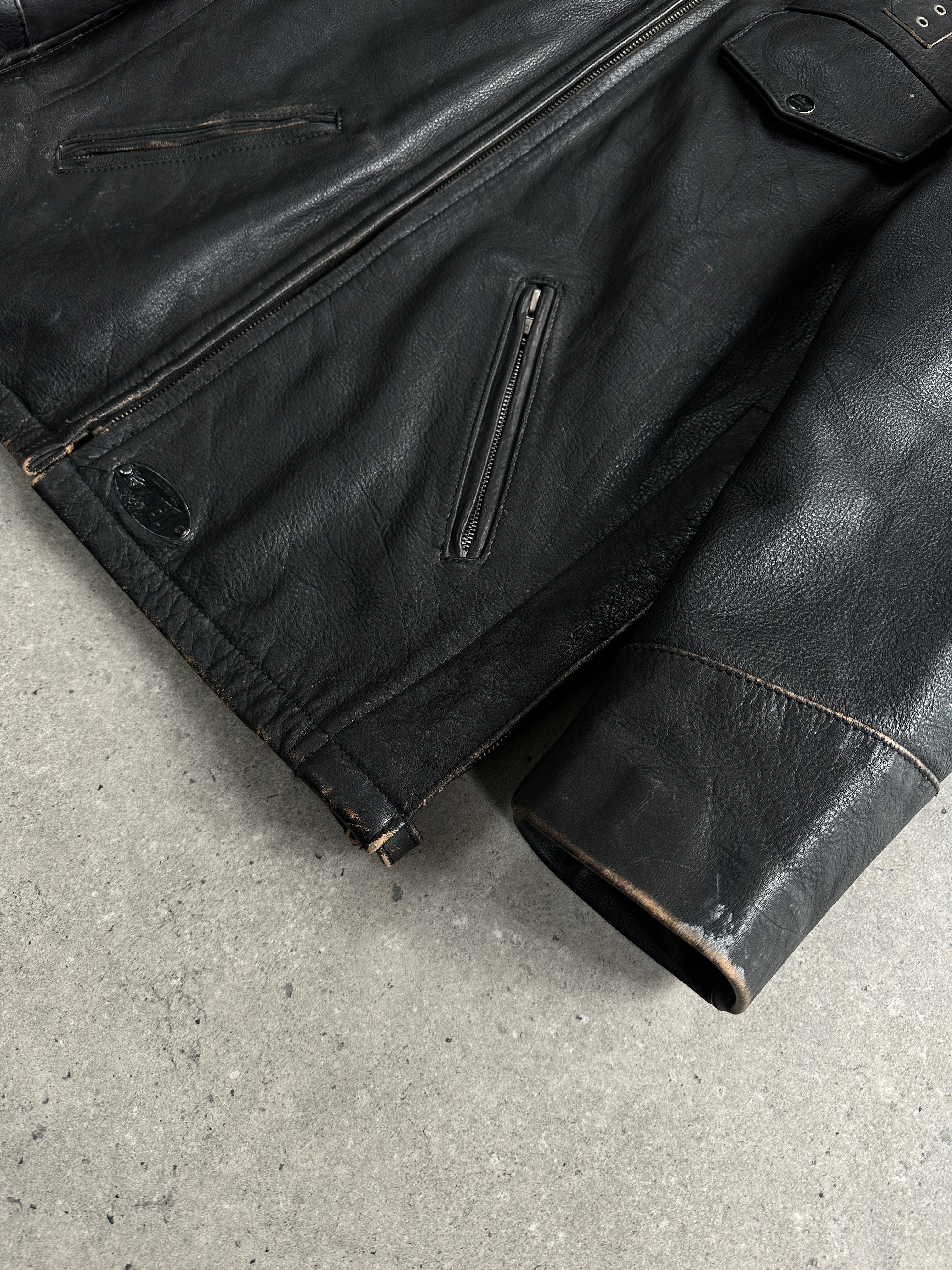 Vintage 1990s aged leather jacket in size M/L, featuring classic distressed leather and vintage style details.