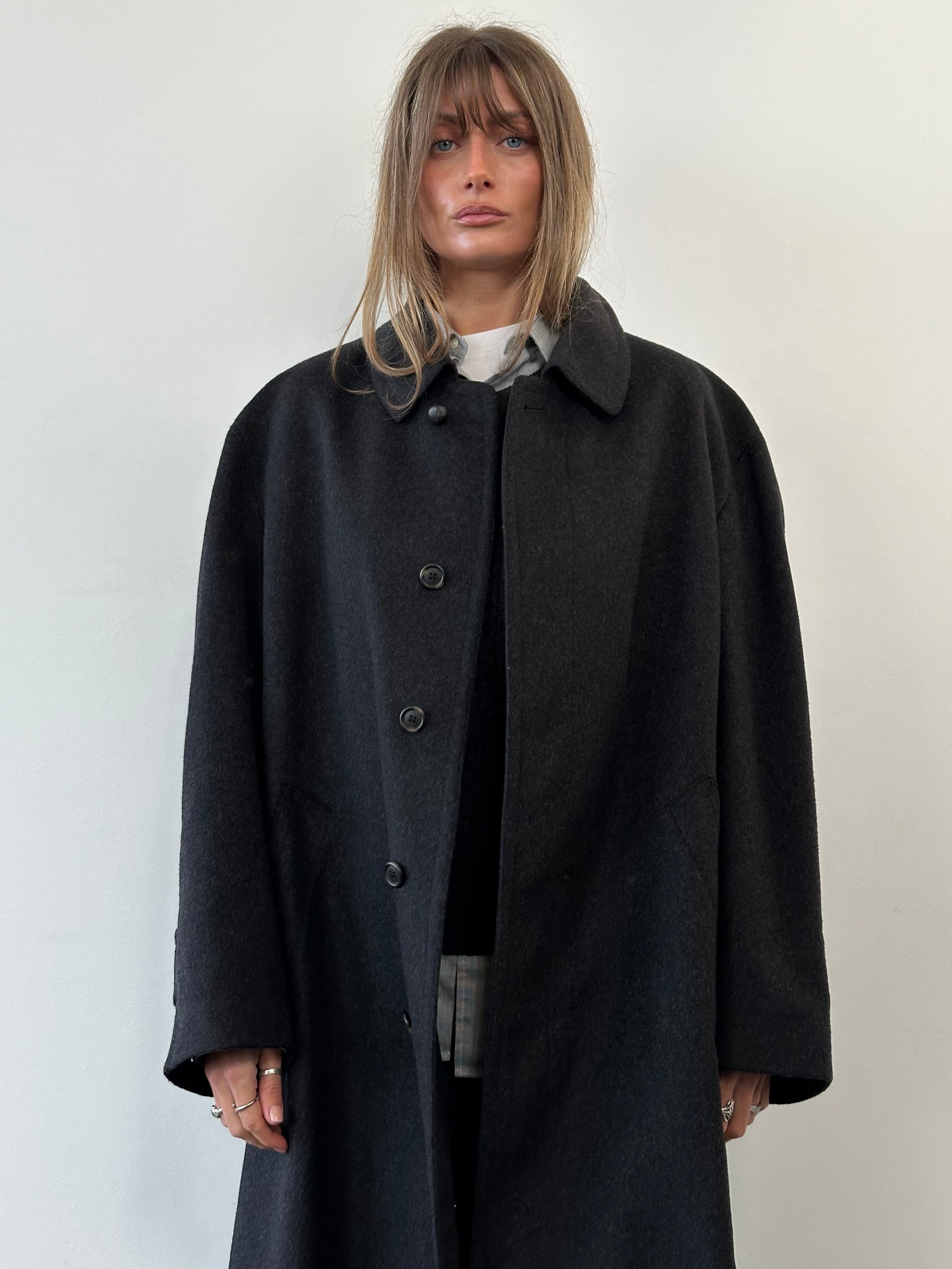 Vintage Italian wool coat with single-breasted design and concealed placket, in XL/XXL size, showcasing classic craftsmanship and style.