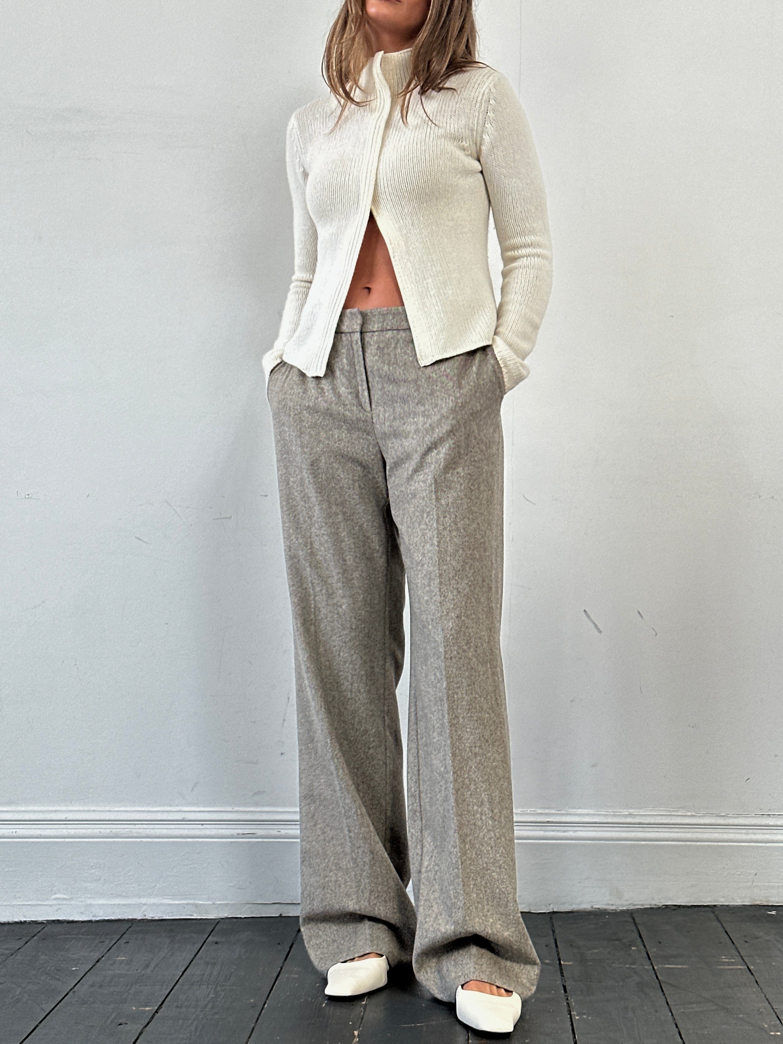 Max Mara wool wide-leg high-waisted trousers in W32, featuring a tailored fit and classic design, displayed on a neutral background.