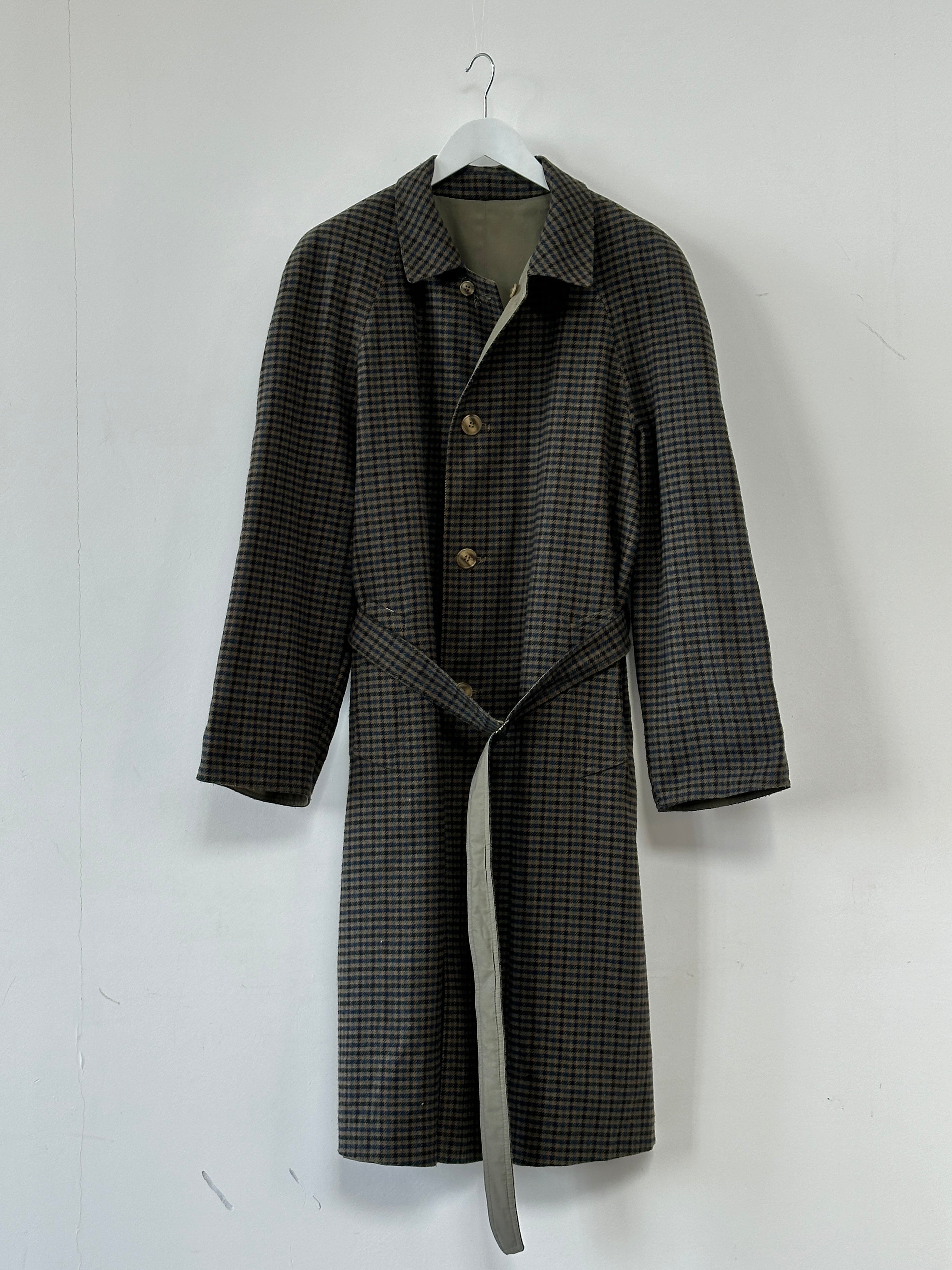 Vintage reversible wool trench coat with belt in size XL, featuring classic design and versatile style.