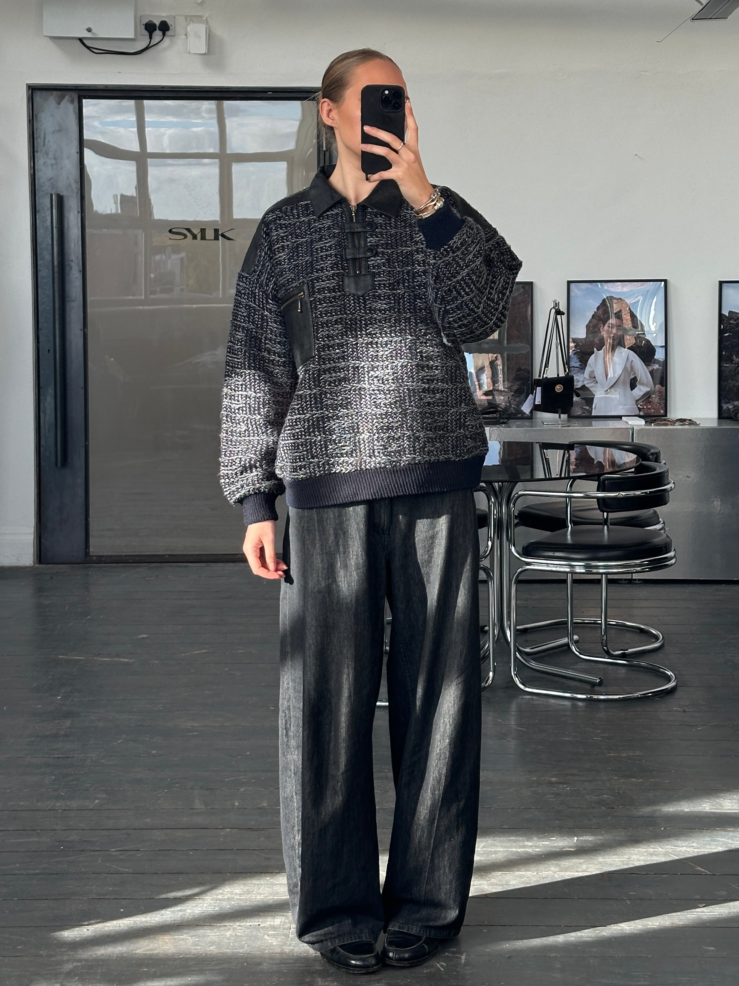 Vintage 1990s textured knitted polo jumper in size large/extra large, featuring classic knit pattern and retro style.