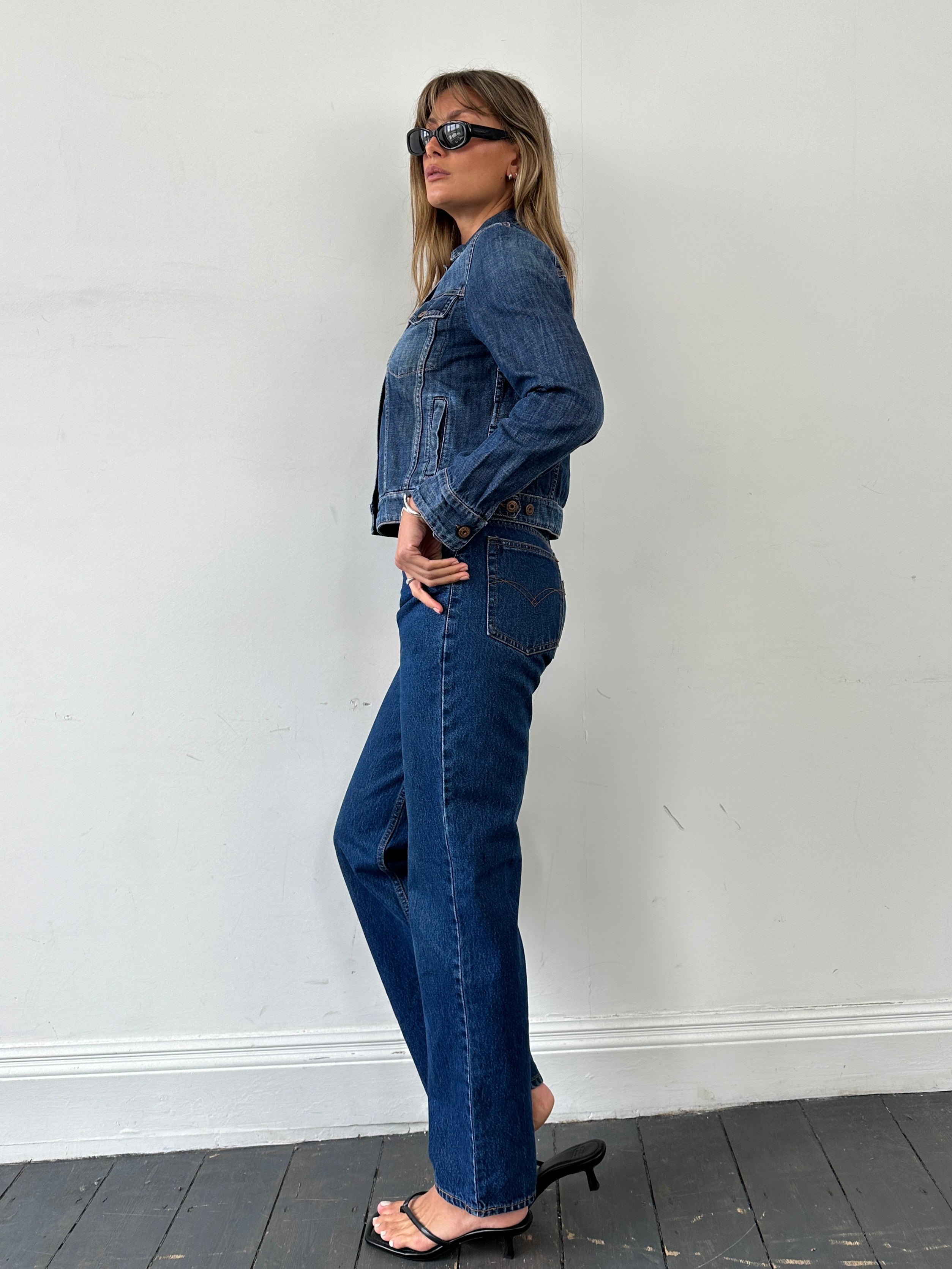 Vintage pure cotton straight leg denim jeans in size W28, featuring classic blue wash and traditional five-pocket design.