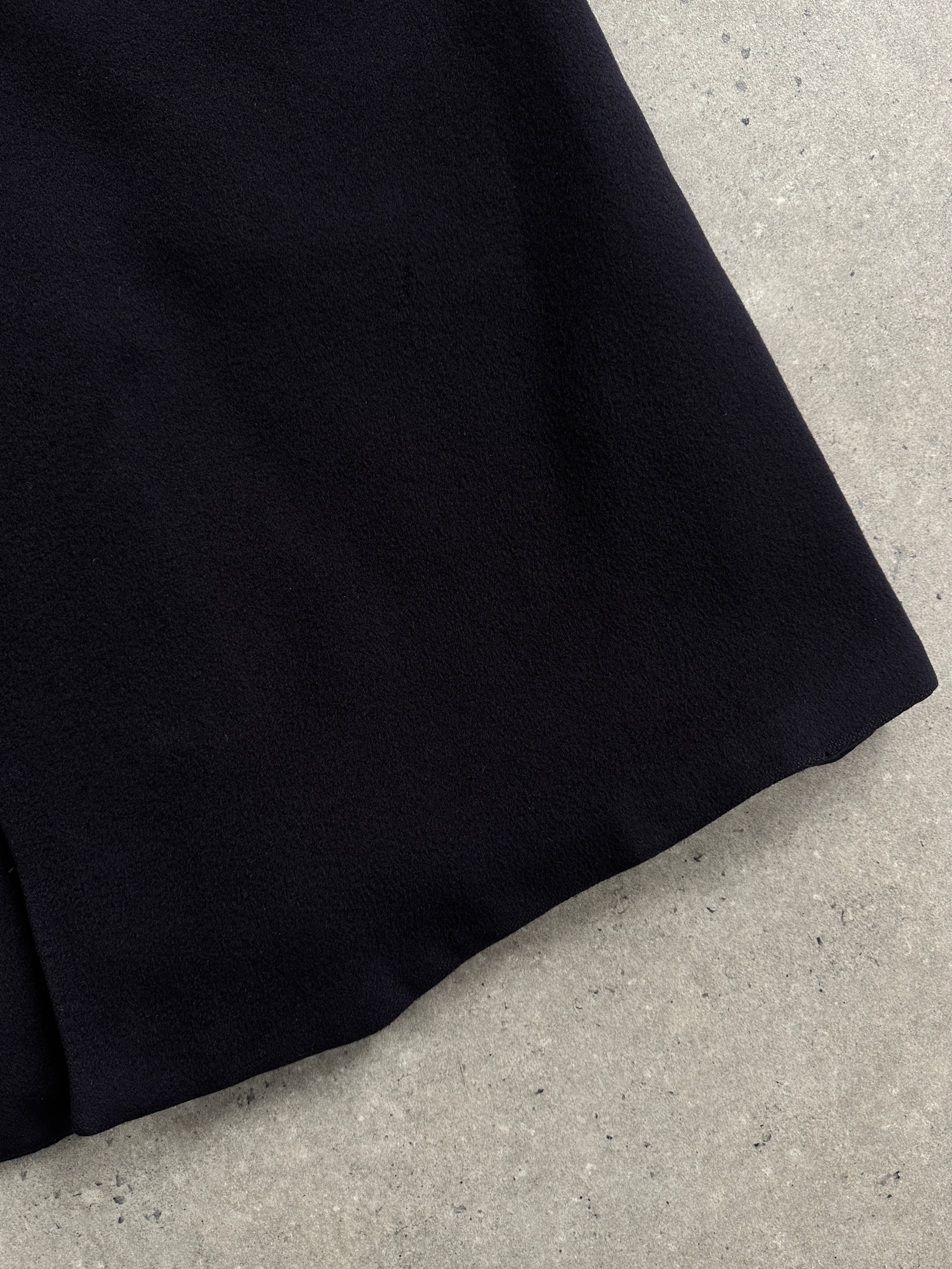 Vintage Harrods x Berwin & Berwin 1980s pure cashmere double-breasted coat in XL, showcasing classic style and luxurious fabric.