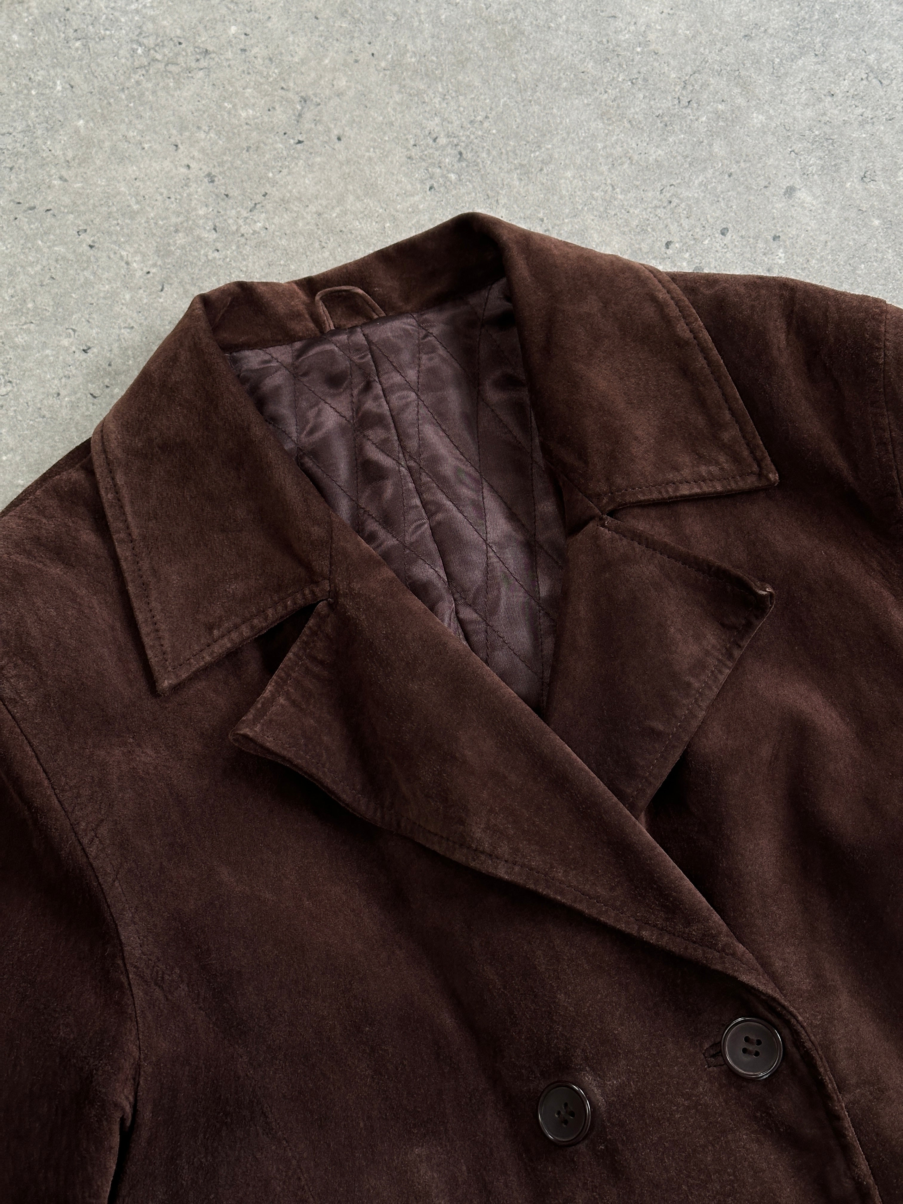 Vintage double-breasted belted suede jacket in M/L size, featuring classic style and soft brown suede material.