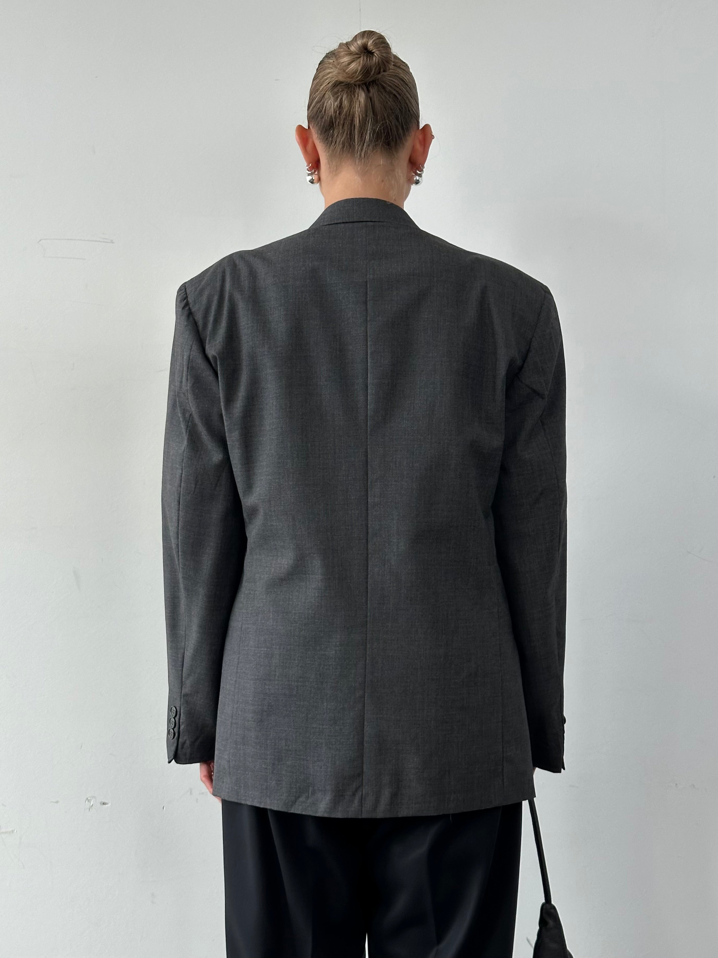 Giorgio Armani pure wool single-breasted blazer in size 42R/XL, tailored fit, dark navy color, displayed on a hanger.