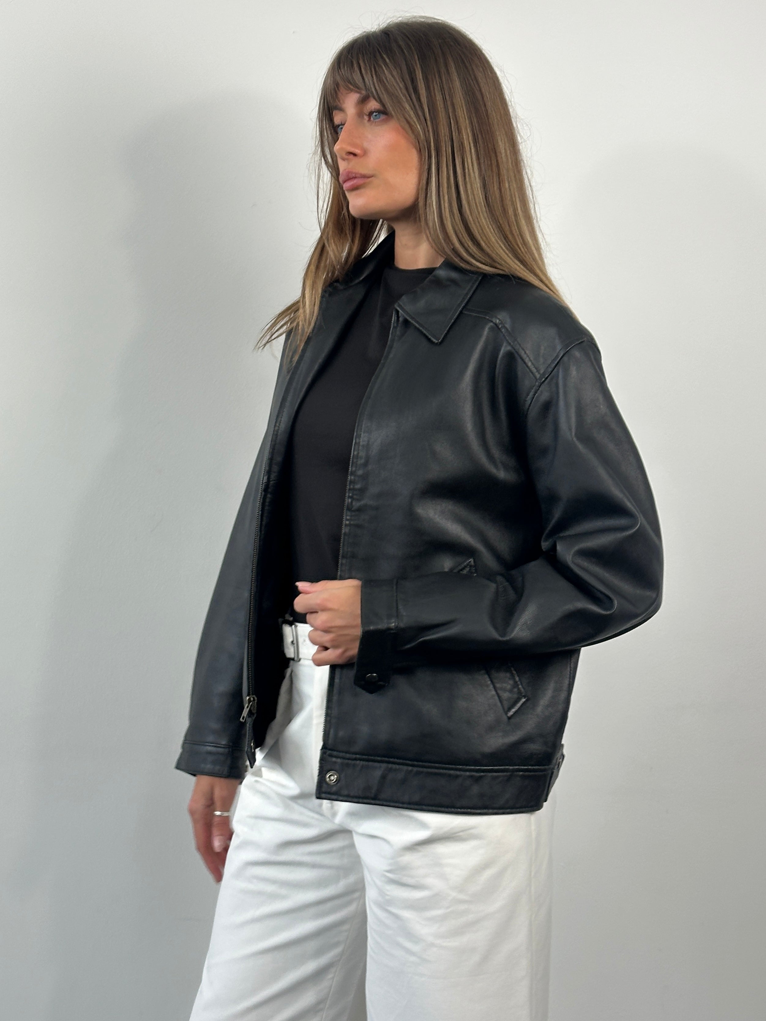 Vintage 1990s leather bomber jacket in size S/M, featuring classic design and authentic leather material.