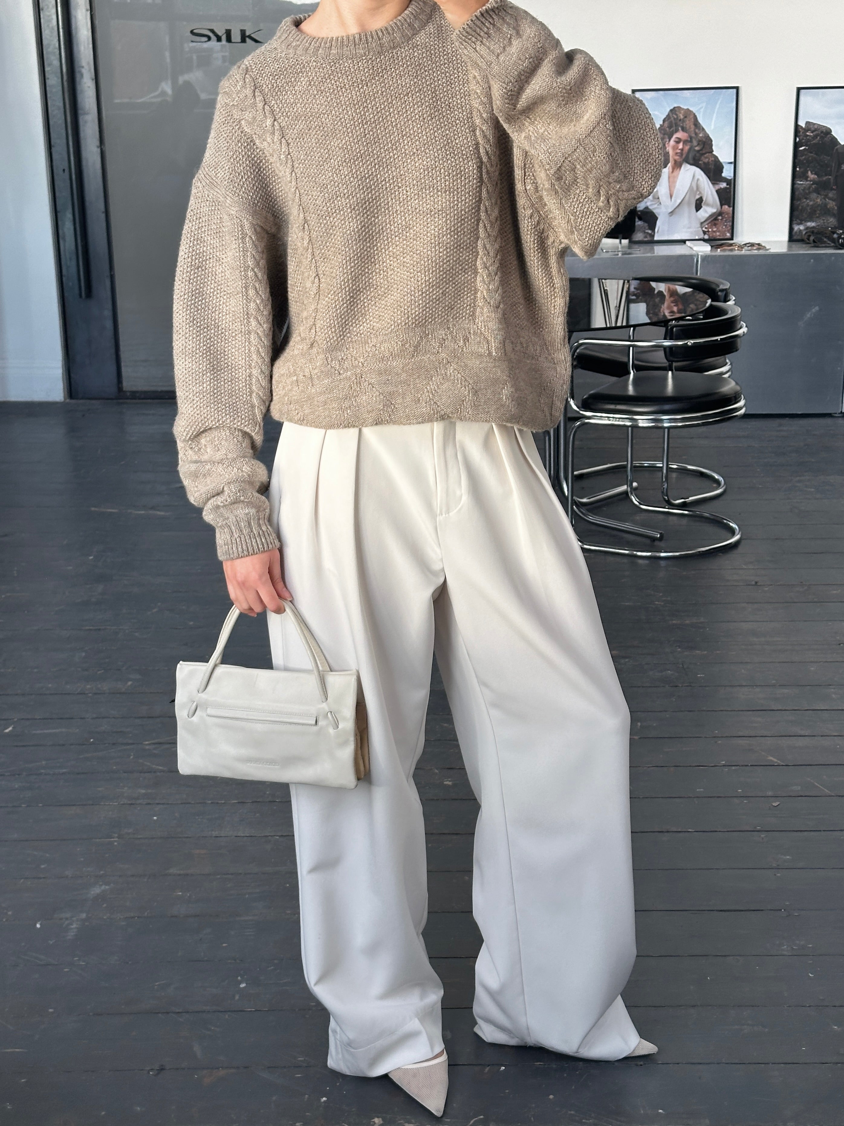 Vintage 1990s Italian cable knit jumper in XL, cozy wool sweater with intricate cable patterns and classic design.