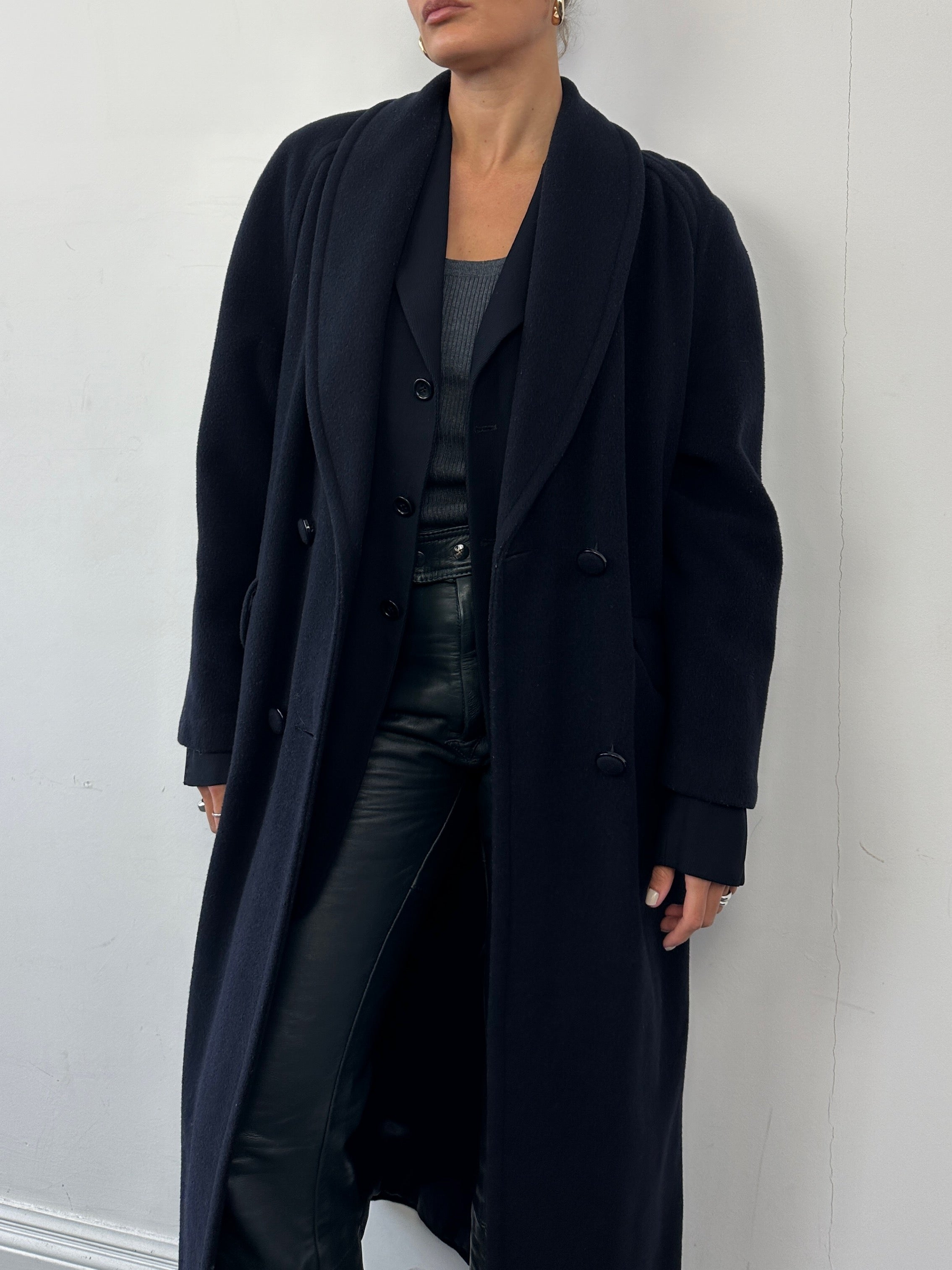 Vintage British double-breasted wool cashmere coat, size M, featuring classic vintage style with tailored lapels and warm fabric.