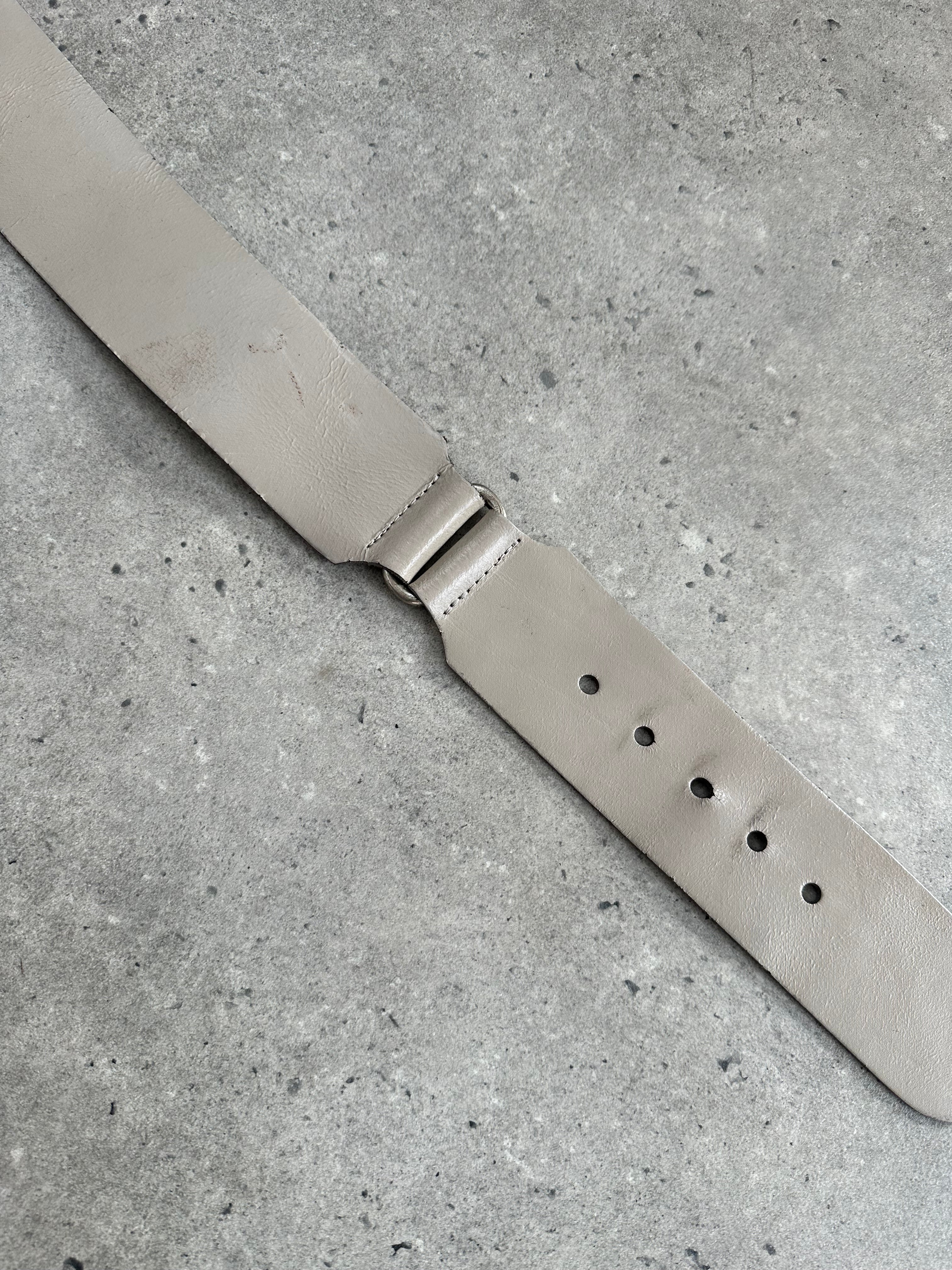 Vintage Italian 1990s chunky leather belt, W37-41, with classic aged leather finish and sturdy buckle.